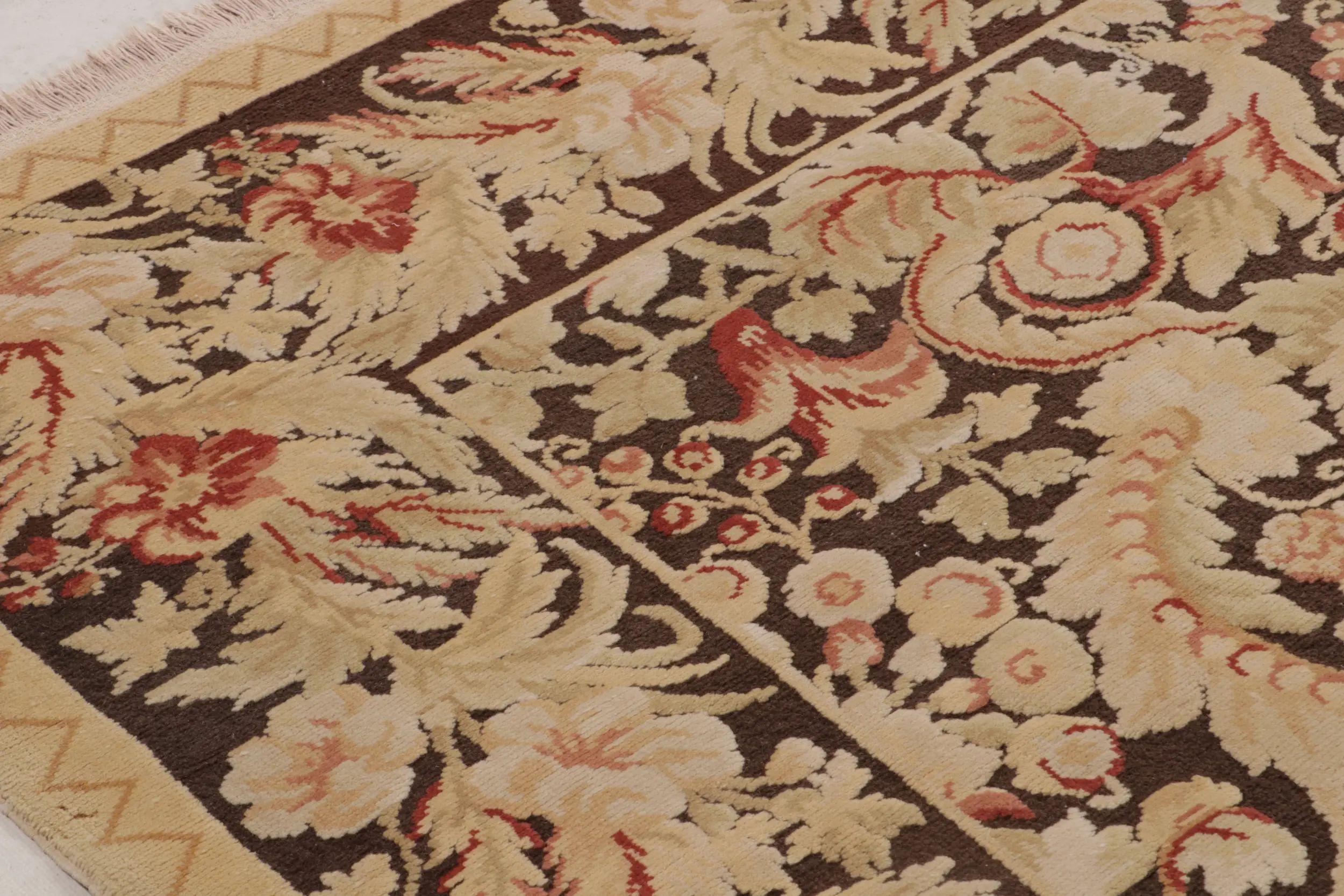 Moderne Rug & Kilim's Modern 18th Century Style Wool Rug Brown and Beige All-Over Floral (Tapis de laine moderne du 18e siècle) en vente