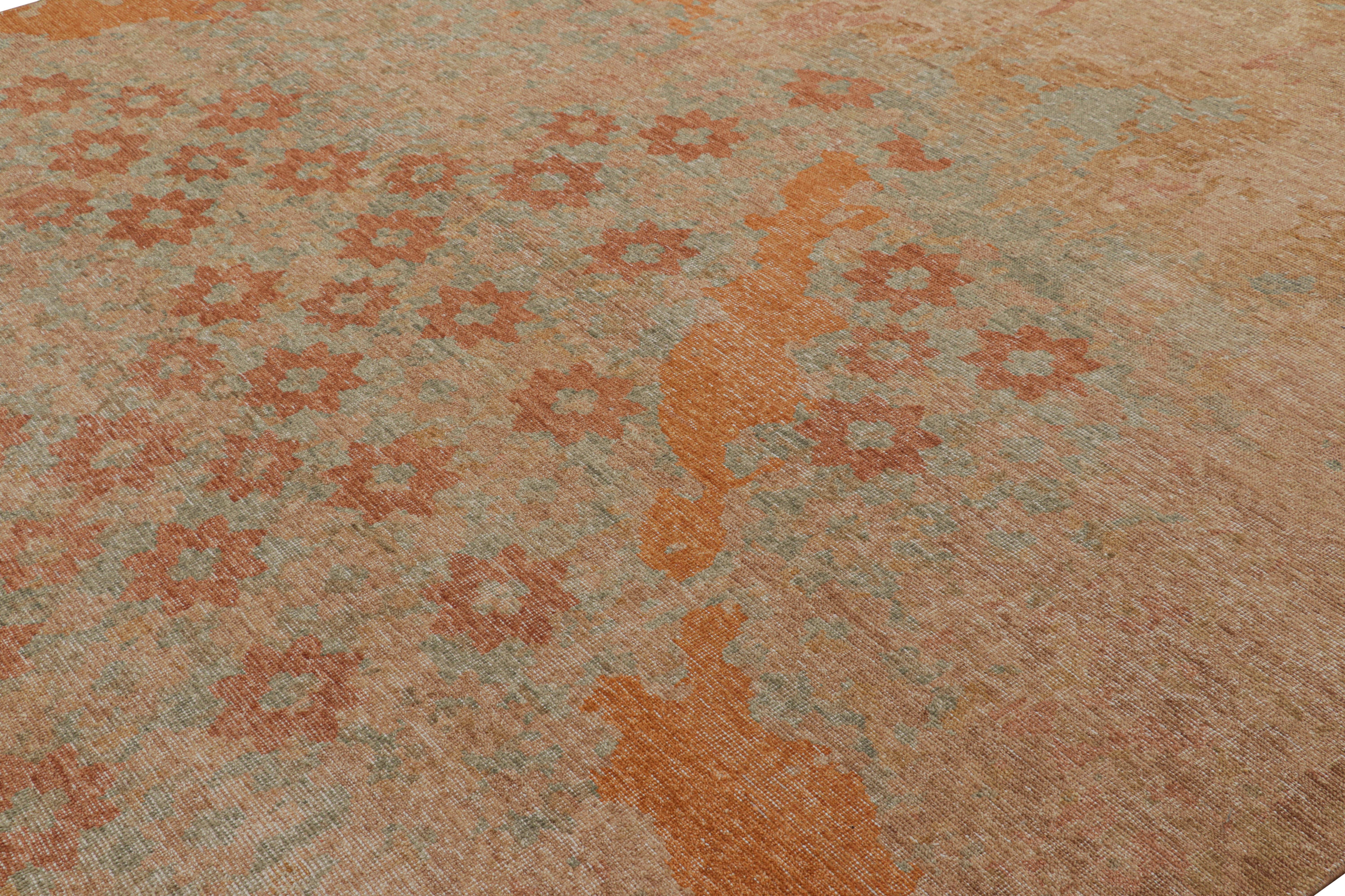 Dieser aus Indien stammende, handgeknüpfte Wollteppich im 4x4-Format ist eine spannende Ergänzung der Rug & Kilim-Kollektion und wurde von moderner Kunst mit floralen Mustern inspiriert. 

Über das Design: 

Dieser moderne Teppich ist eine Neuheit