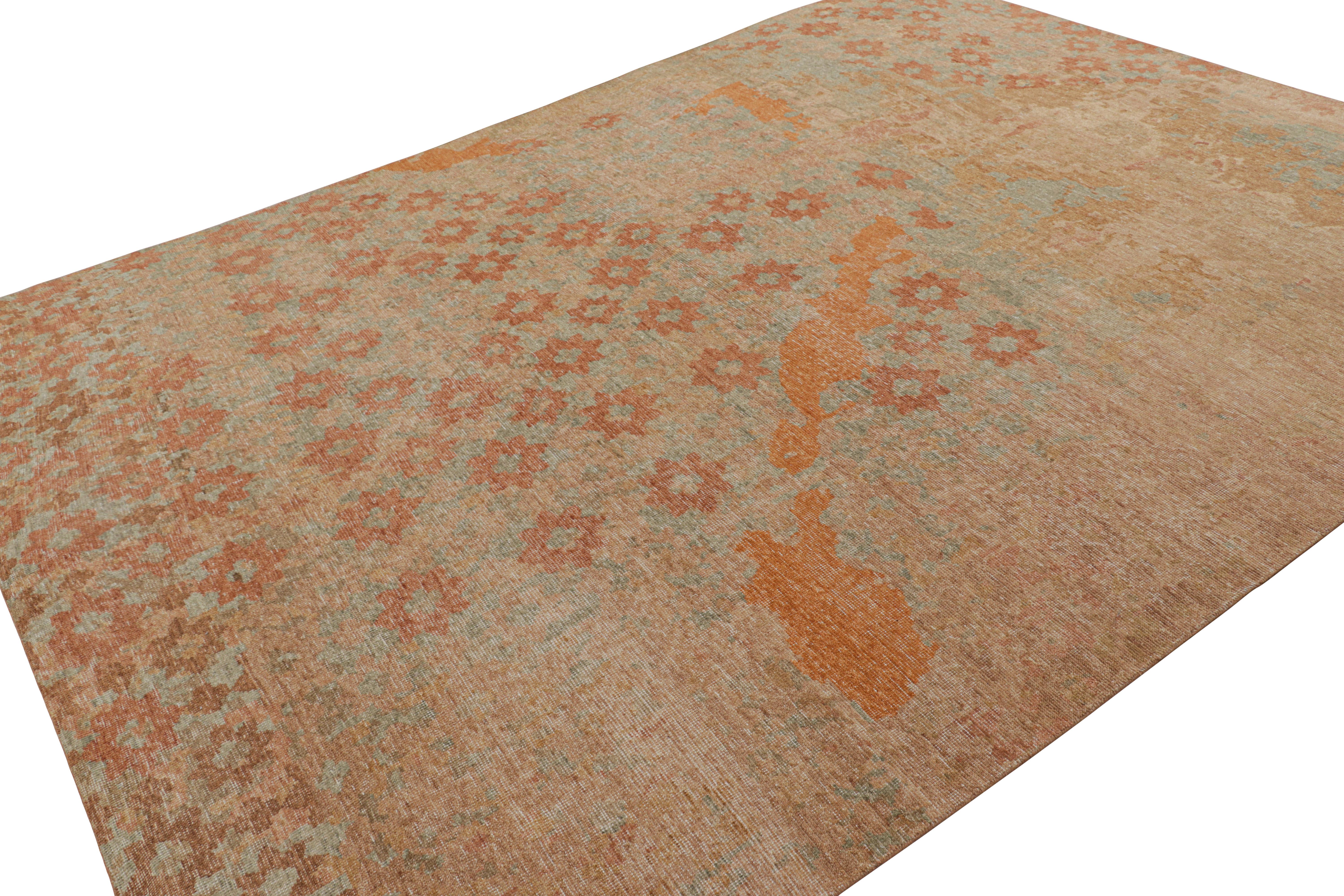 Rug & Kilim's Moderner abstrakter Kunstteppich in Beige-Braun mit Blumenmustern im Zustand „Neu“ im Angebot in Long Island City, NY