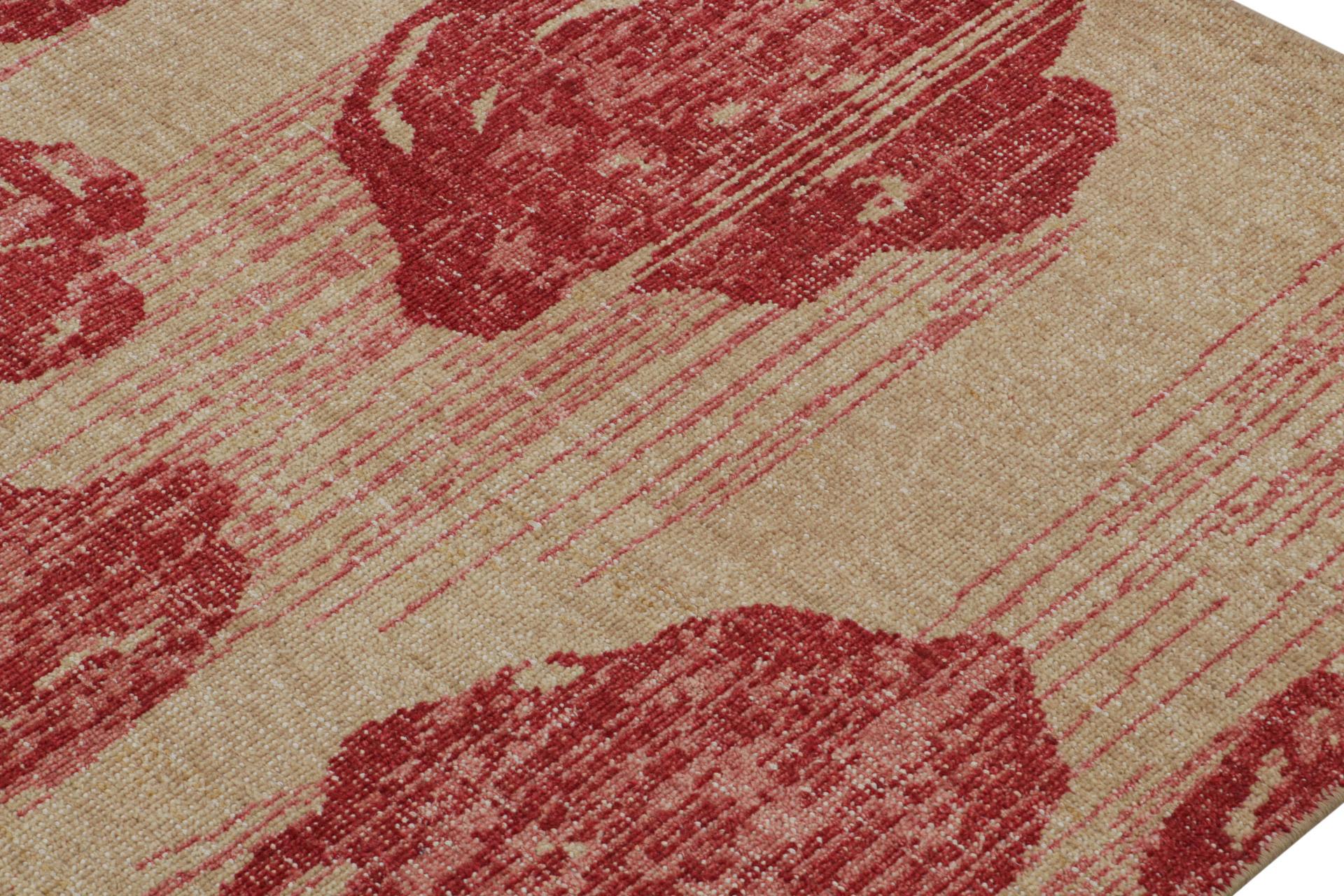 Moderner abstrakter Kunstteppich von Rug & Kilim in Beige-Braun, mit roten Blumenmustern im Zustand „Neu“ im Angebot in Long Island City, NY