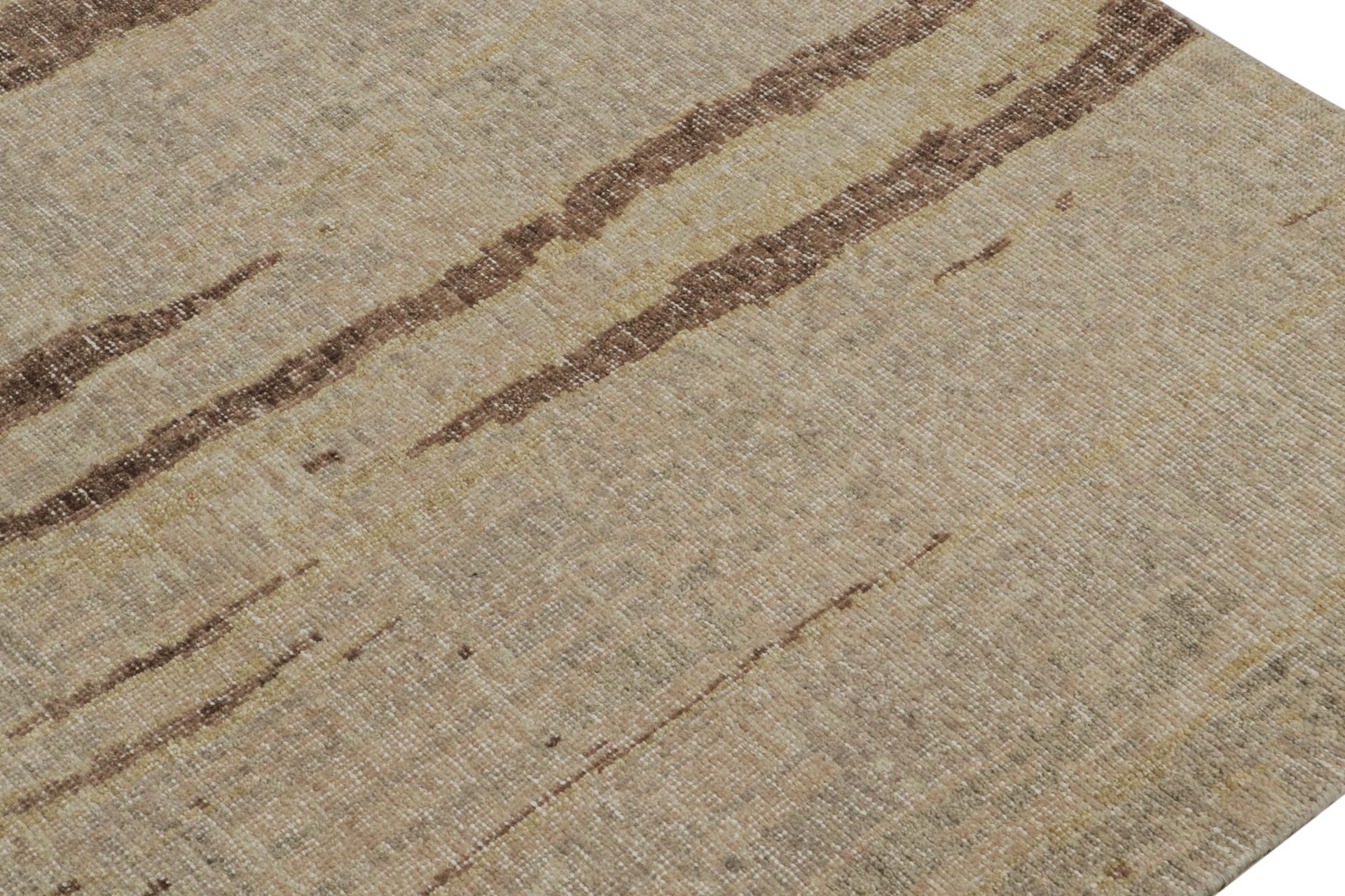 Rug & Kilims moderner abstrakter Kunstteppich in Taupe mit geometrischen Mustern (Handgeknüpft) im Angebot