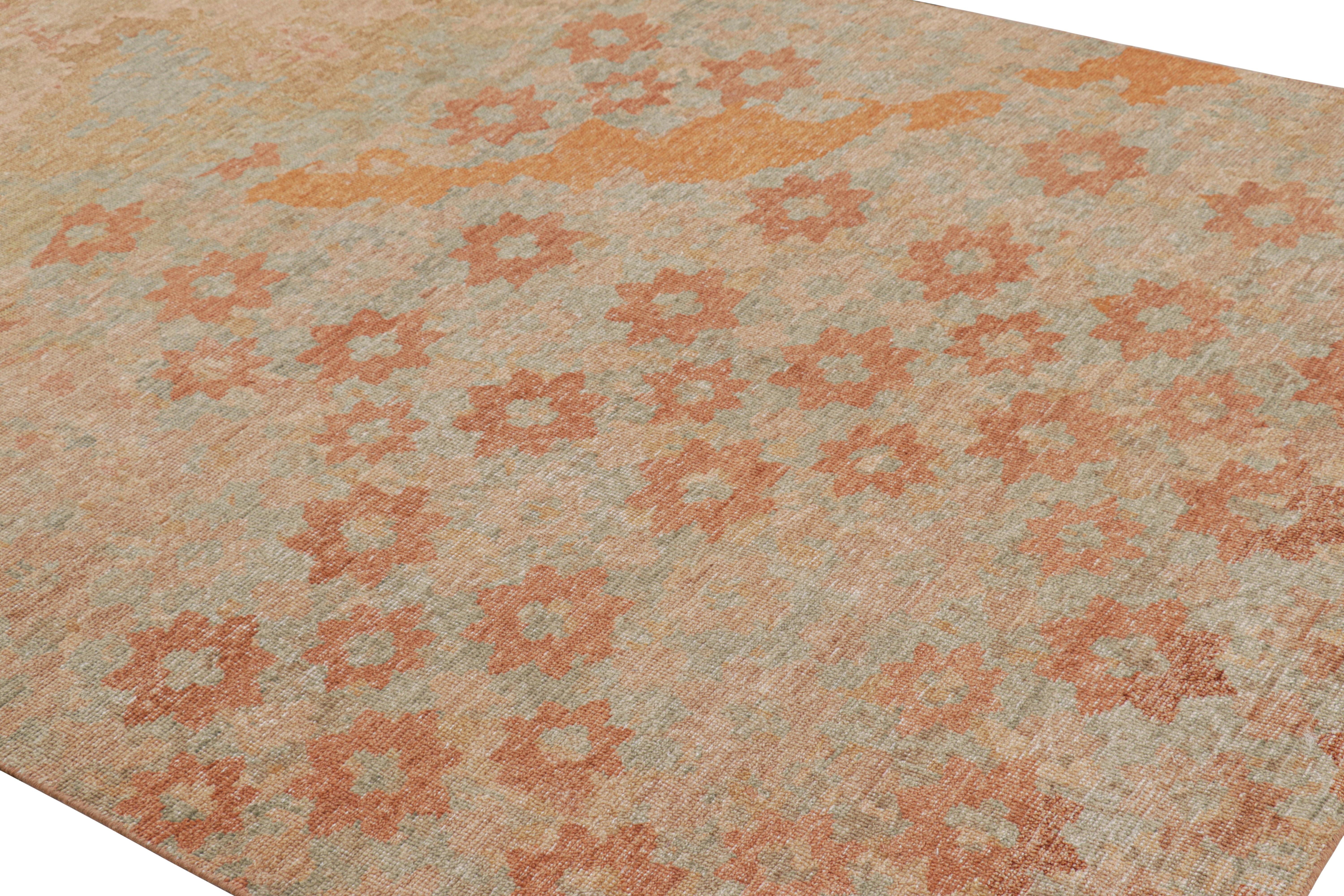 Dieser moderne, aus Indien stammende, handgeknüpfte Wollteppich im Format 6x9, der von moderner Kunst mit floralen Mustern inspiriert ist, ist eine spannende Ergänzung der Rug & Kilim Kollektion. 

Über das Design: 

Dieser moderne Teppich ist eine