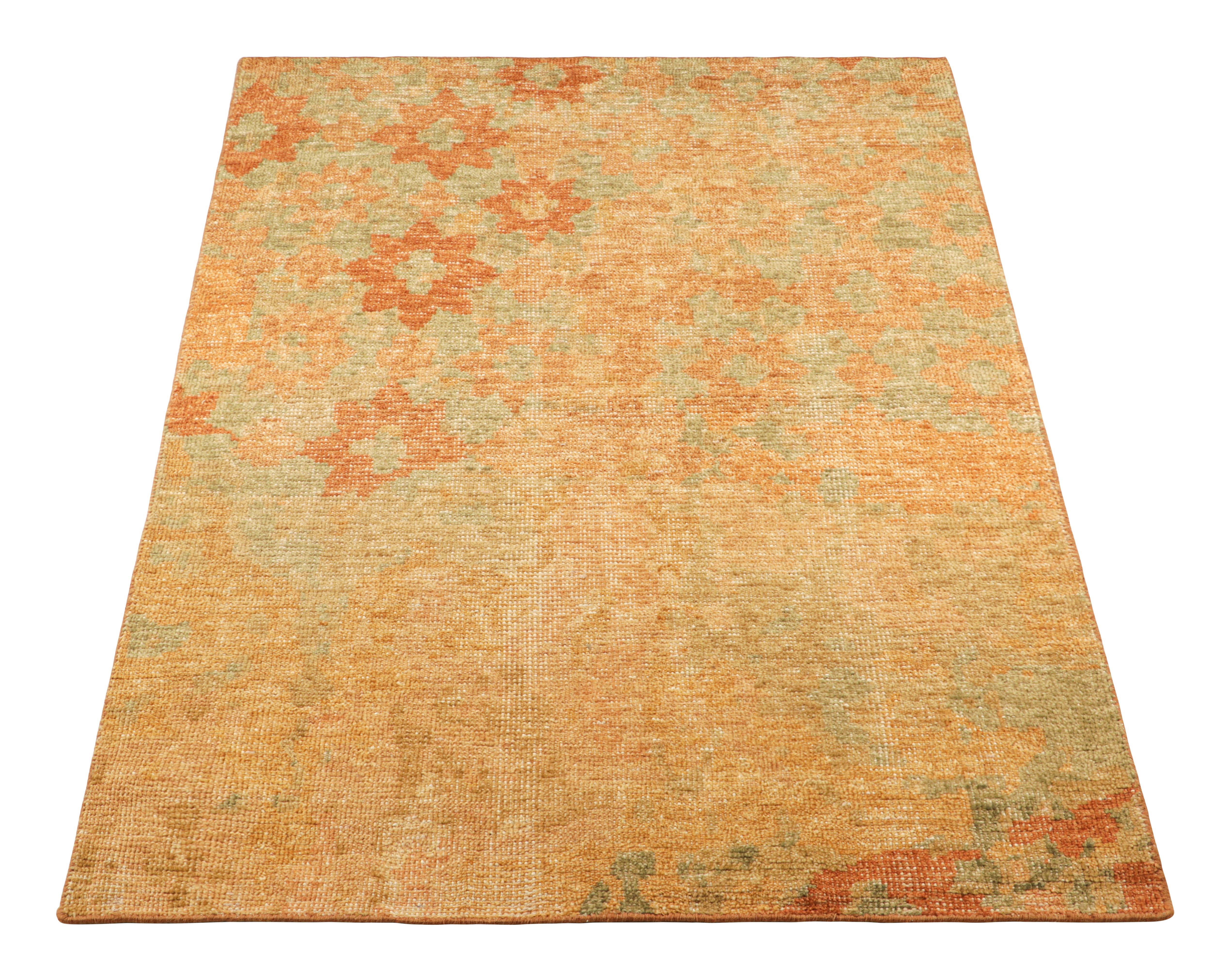 Rug & Kilim's Moderner abstrakter Kunstteppich mit bunten Blumenmustern im Zustand „Neu“ im Angebot in Long Island City, NY