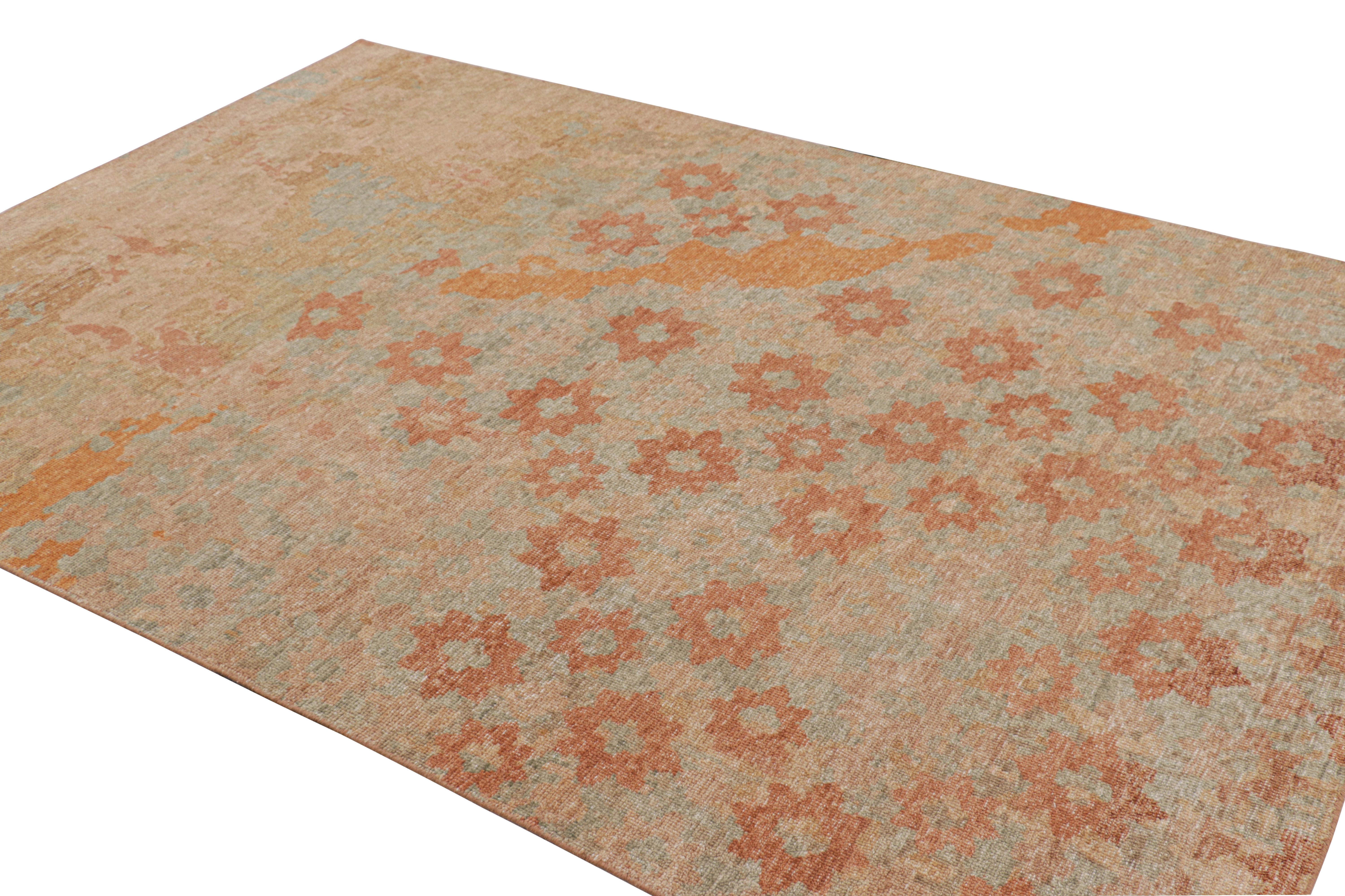 Rug & Kilim's Moderner abstrakter Kunstteppich mit bunten Blumenmustern im Zustand „Neu“ im Angebot in Long Island City, NY