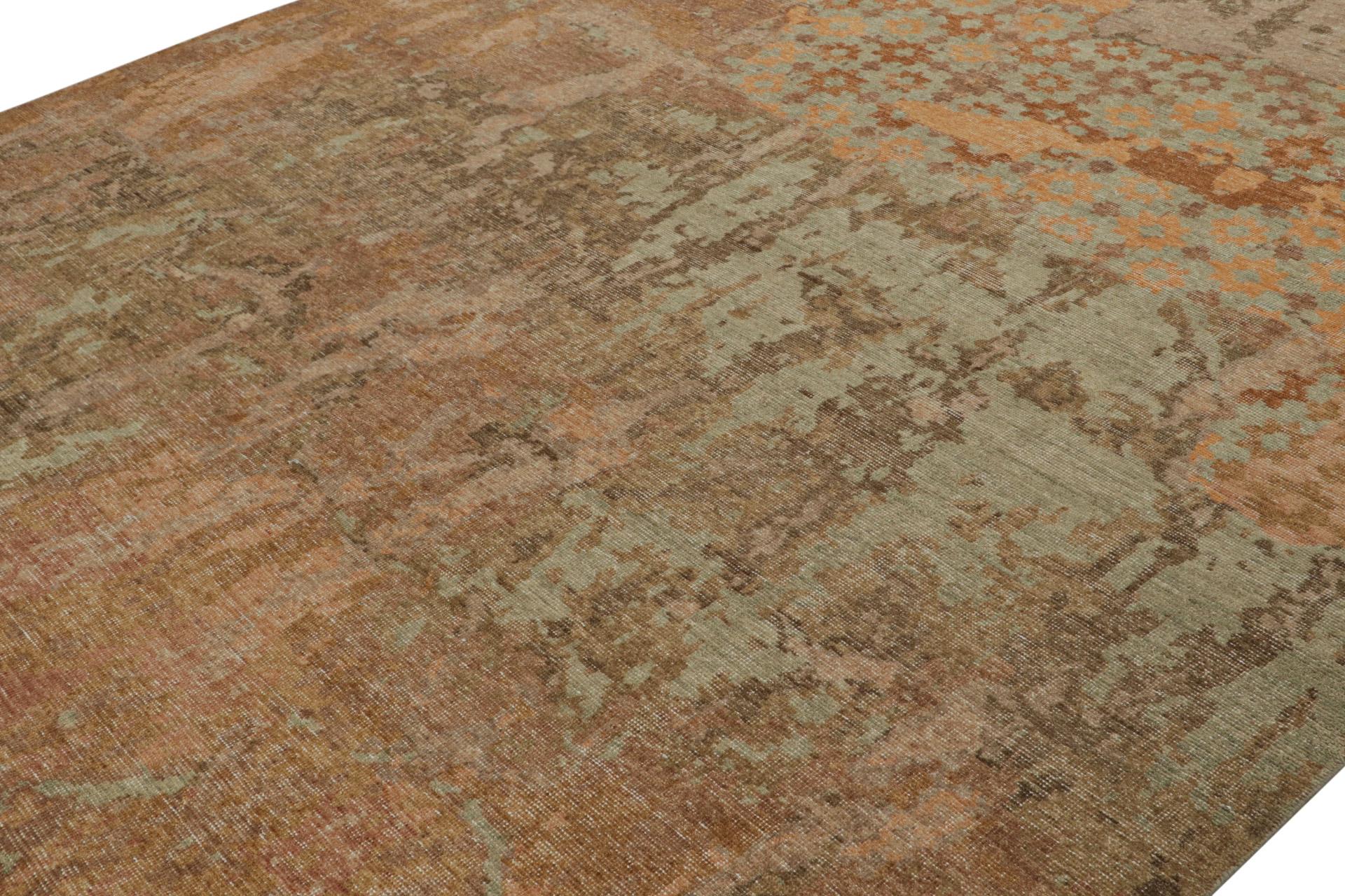 Moderner abstrakter Kunstteppich von Rug & Kilim mit floralen Mustern in Grün und Braun (Handgeknüpft) im Angebot