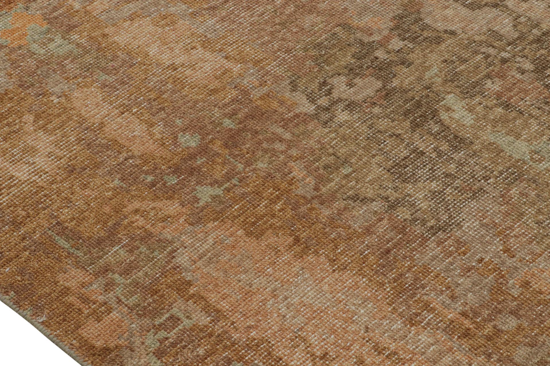 Der moderne abstrakte Kunstteppich von Rug & Kilim mit Blumenmustern in Grün und Braun (Handgeknüpft) im Angebot