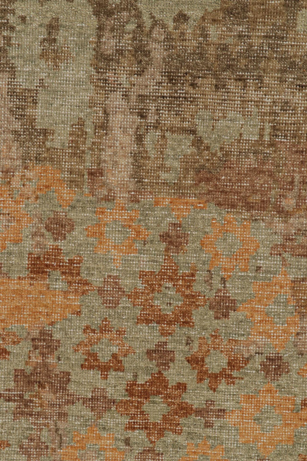 Der moderne abstrakte Kunstteppich von Rug & Kilim mit Blumenmustern in Grün und Braun im Zustand „Neu“ im Angebot in Long Island City, NY