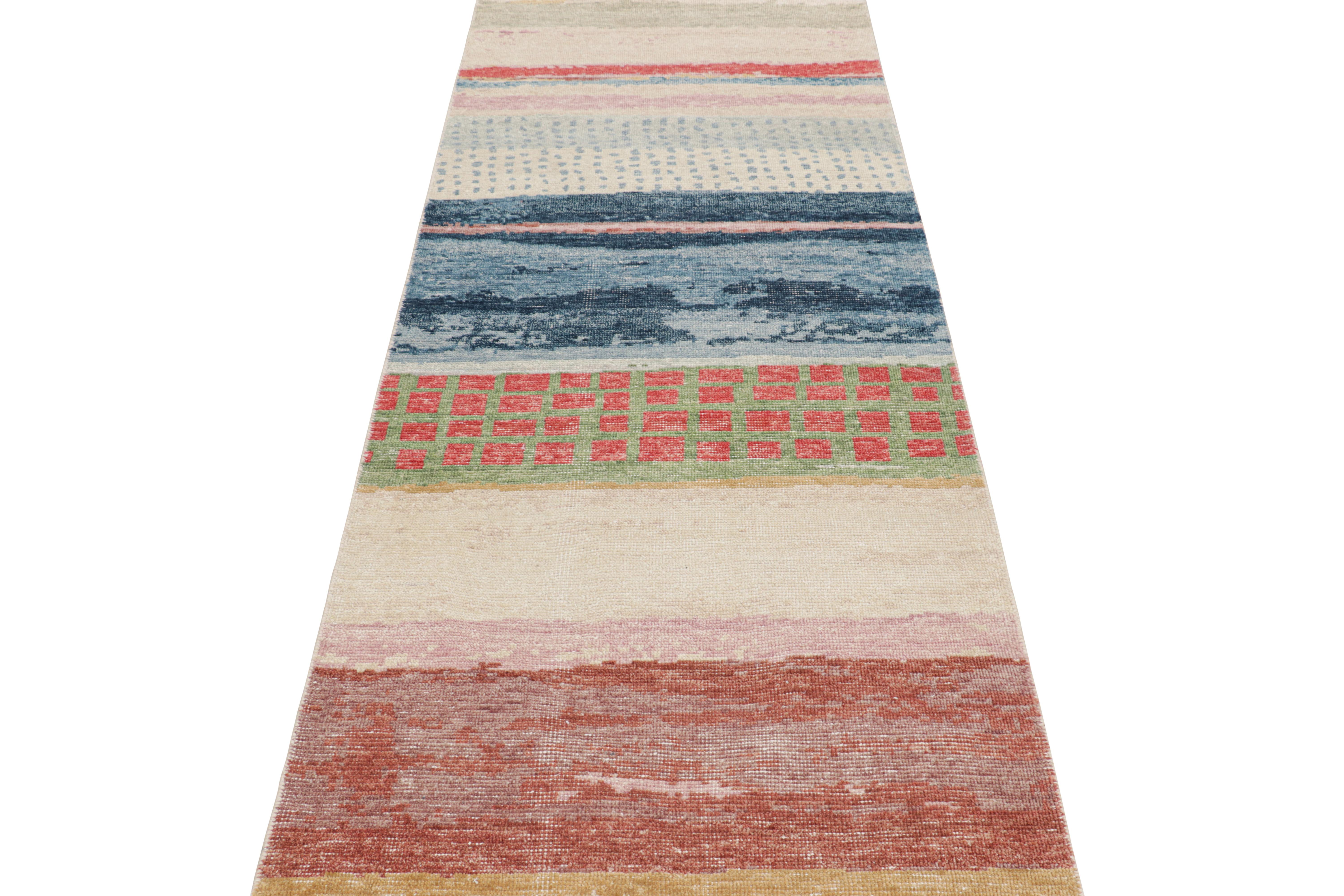Rug & Kilim’s Modern Abstract Art Runner Rug in Polychromatic Tones In New Condition For Sale In Long Island City, NY