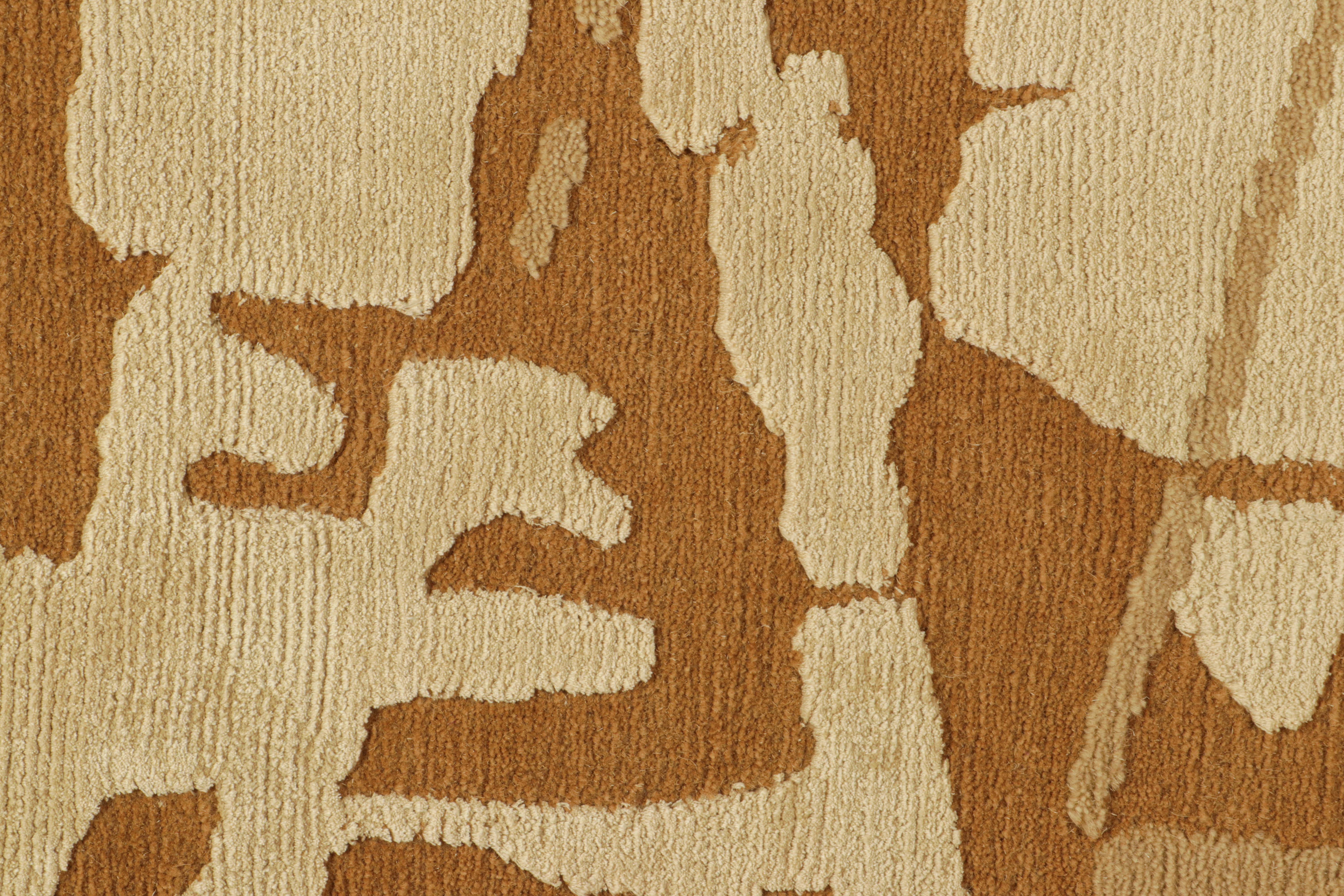 Népalais Modernity Abstract Custom Rug's Rug & Kilim's Sample in Gold and Cream Tones (échantillon de tapis personnalisé moderne et abstrait dans les tons or et crème) en vente