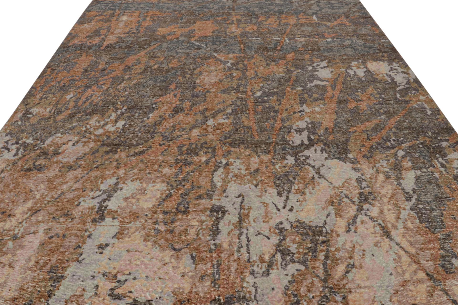 Rug & Kilim's Modern Abstract Distressed Graphic Rug With Geometric Pattern (Moderne) im Angebot