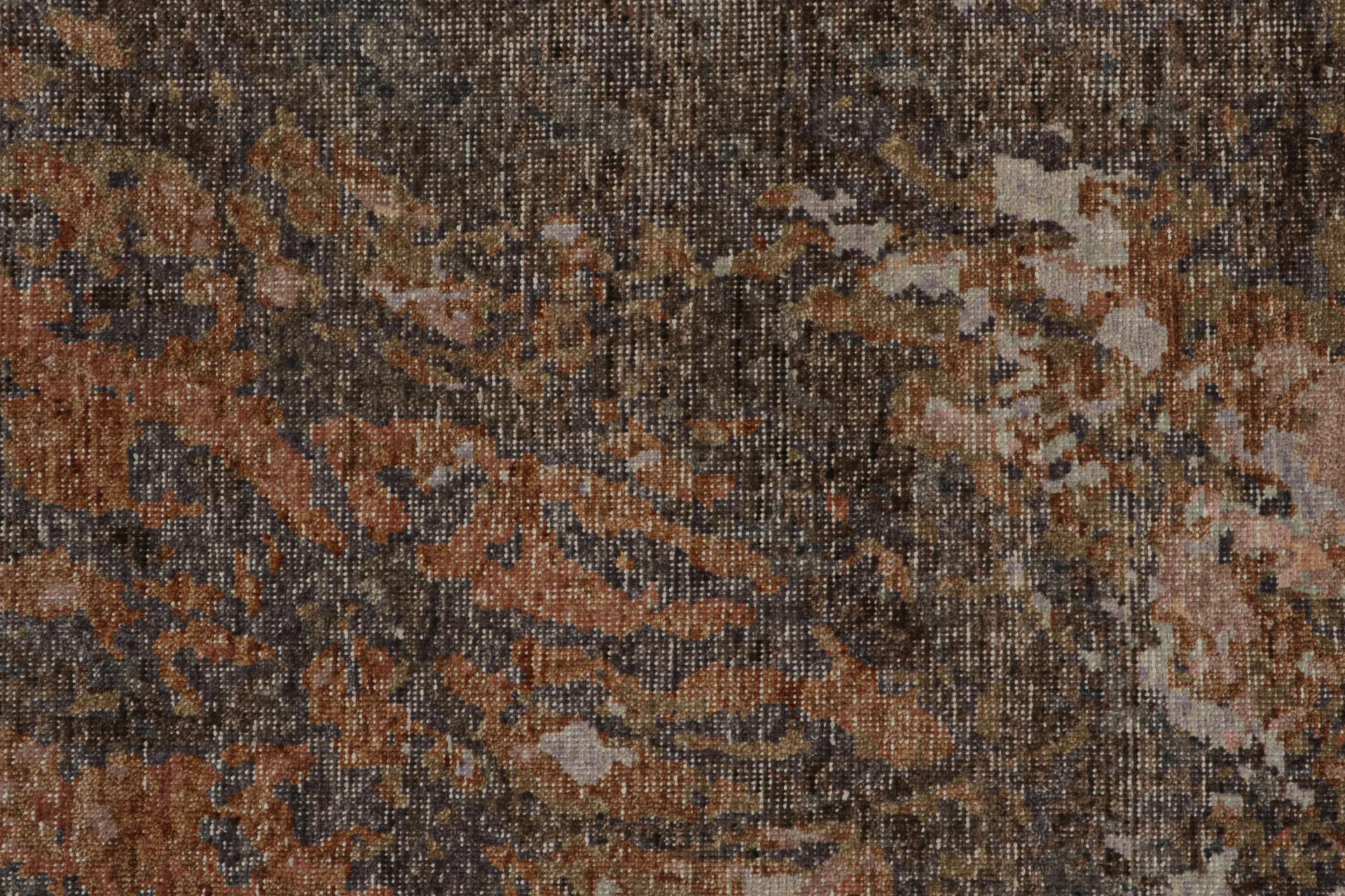 Rug & Kilim's Modern Abstract Distressed Graphic Rug mit geometrischem Muster im Zustand „Neu“ im Angebot in Long Island City, NY