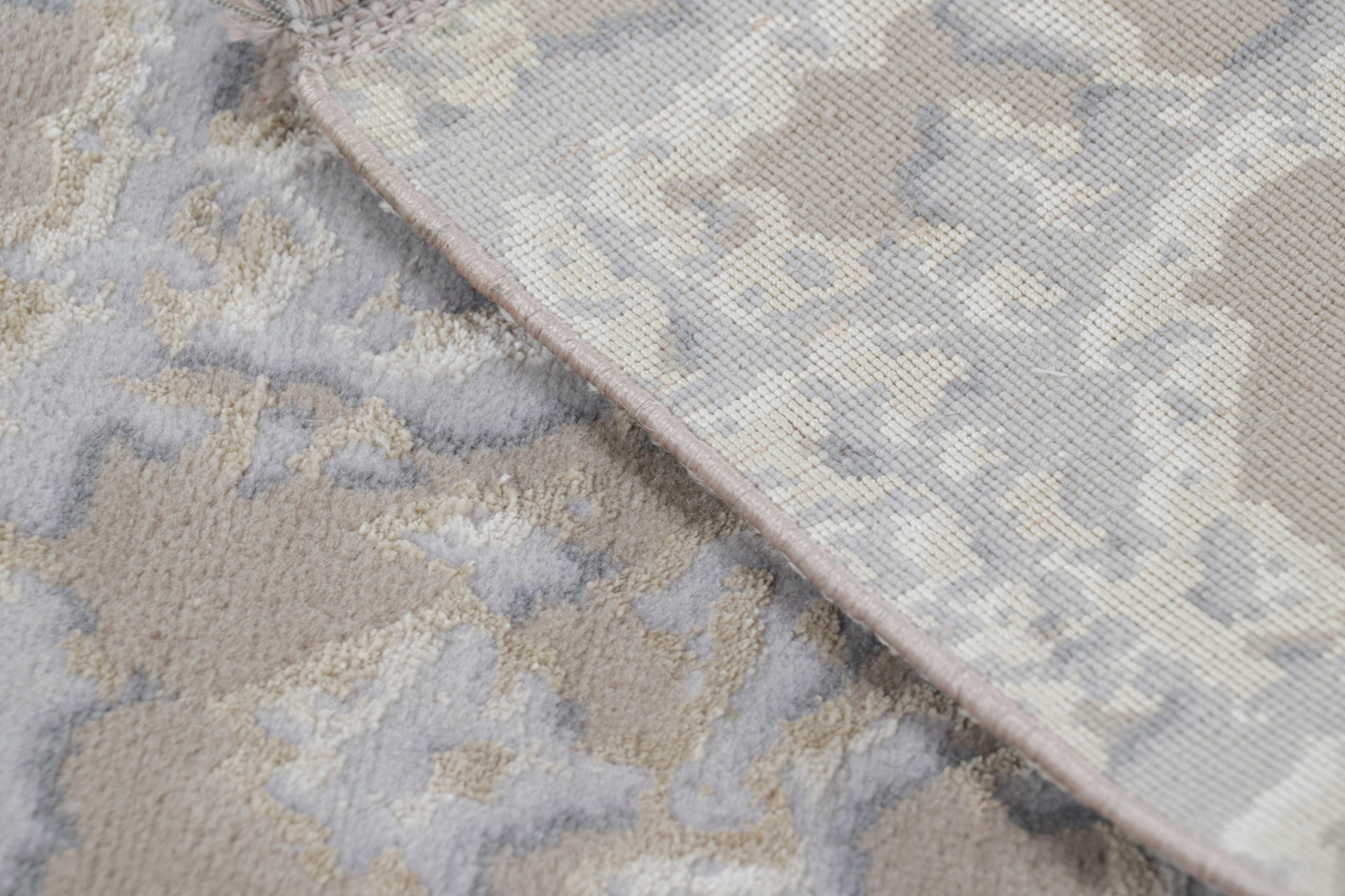 Rug & Kilim's Moderner abstrakter Teppich in Beige und Grau (Wolle) im Angebot