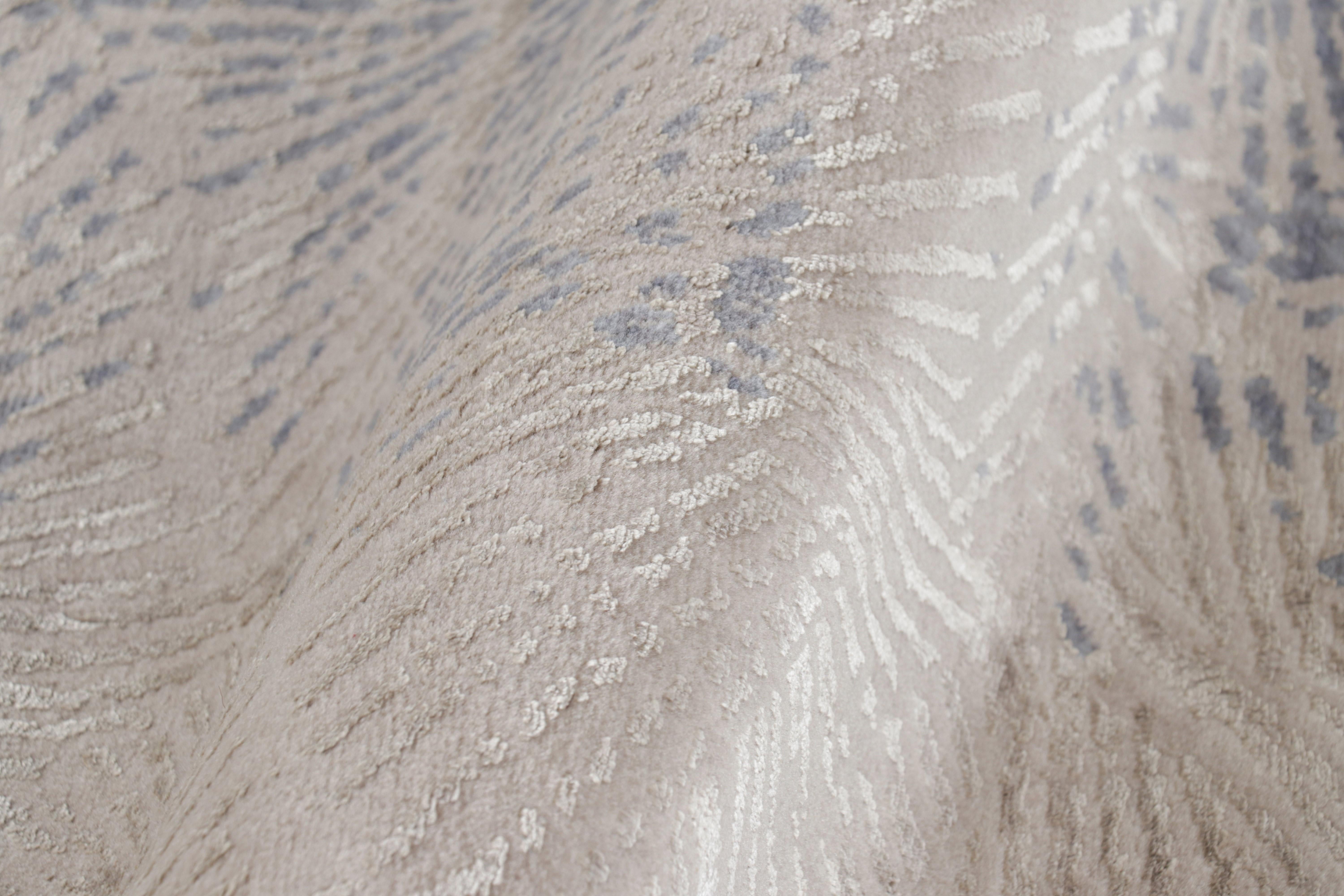 Rug & Kilim's Moderner abstrakter Teppich in Beige und Grau (Wolle) im Angebot