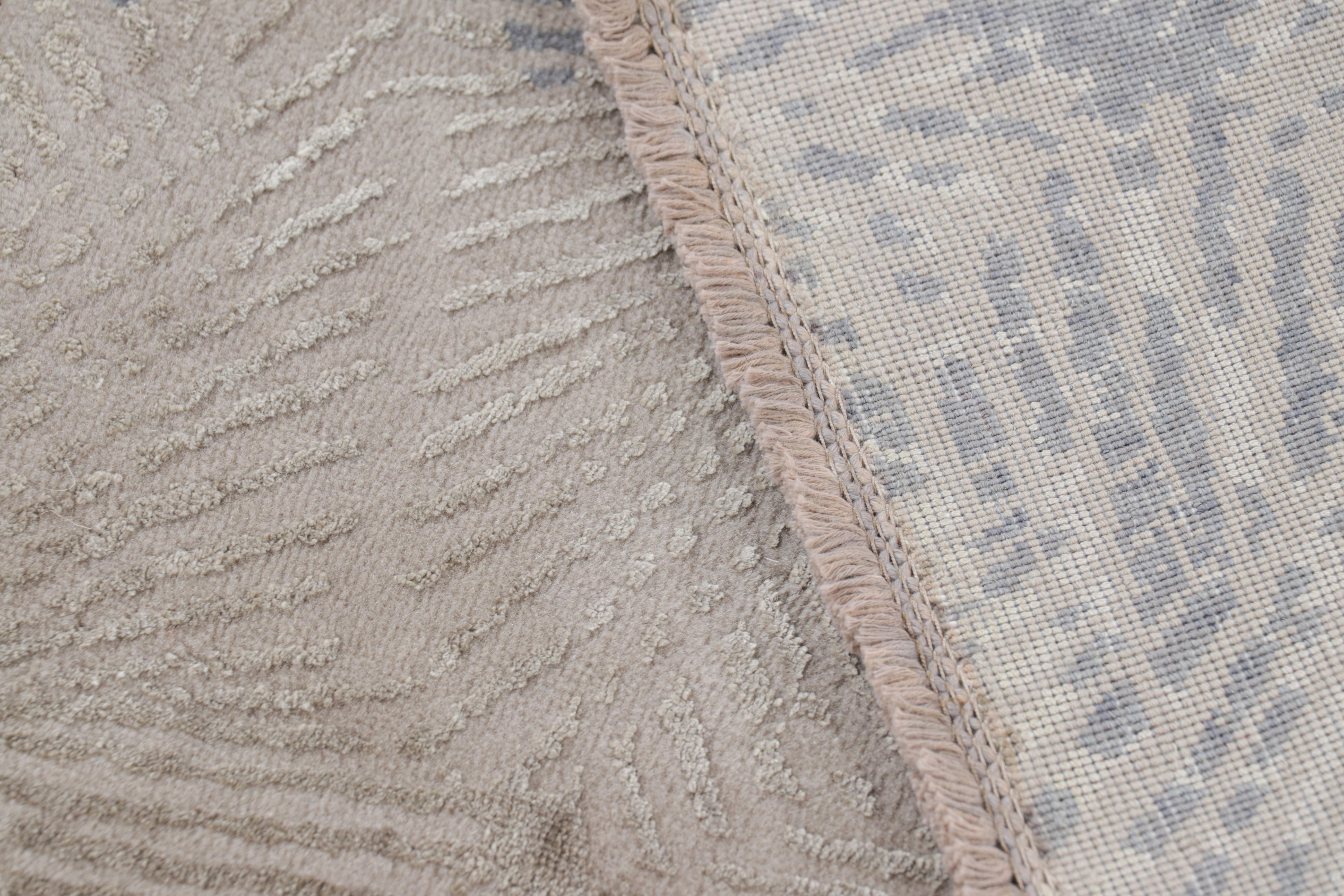 Rug & Kilim's Moderner abstrakter Teppich in Beige und Grau im Angebot 1