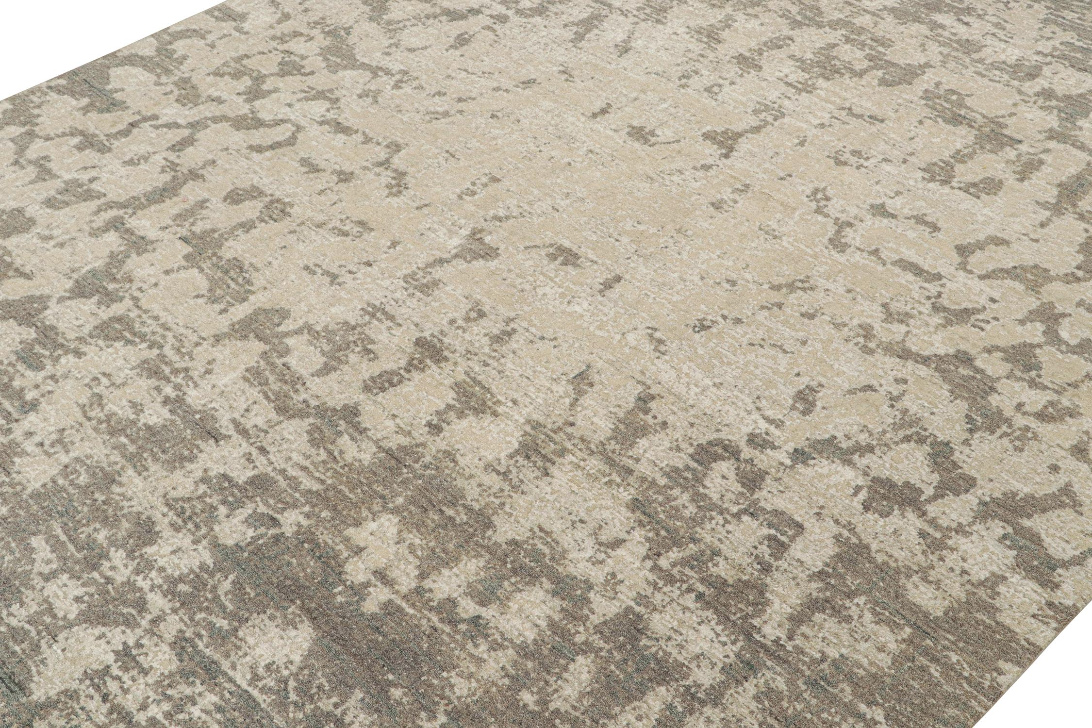 Indien Rug & Kilim's Modern Abstract Rug in Beige-Brown and Gray Patterns (Tapis abstrait moderne à motifs beige, marron et gris) en vente