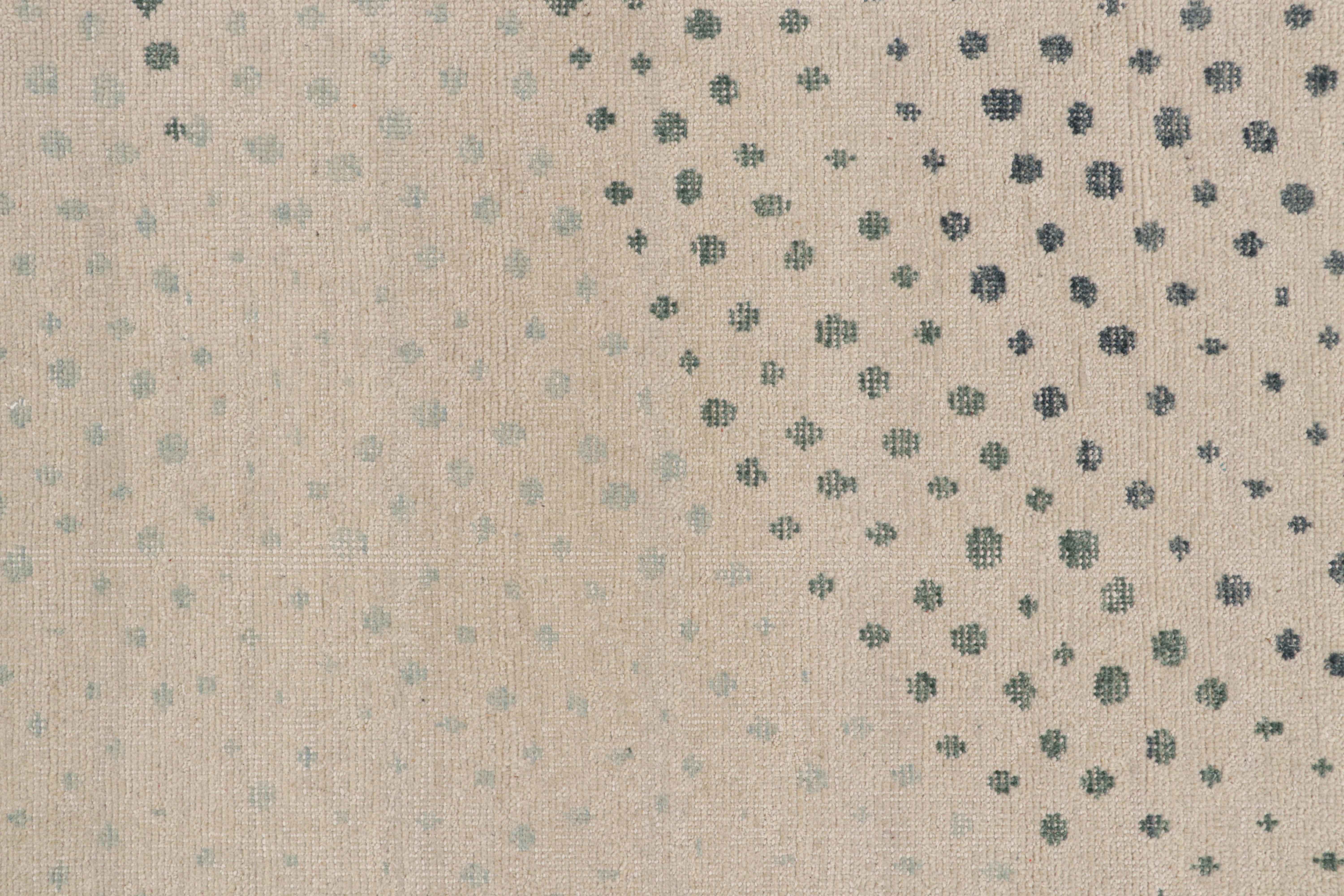 Indien Rug & Kilim's Modern Abstract Rug in Beige with Blue Dot Patterns (tapis abstrait moderne en beige avec des motifs de points bleus) en vente