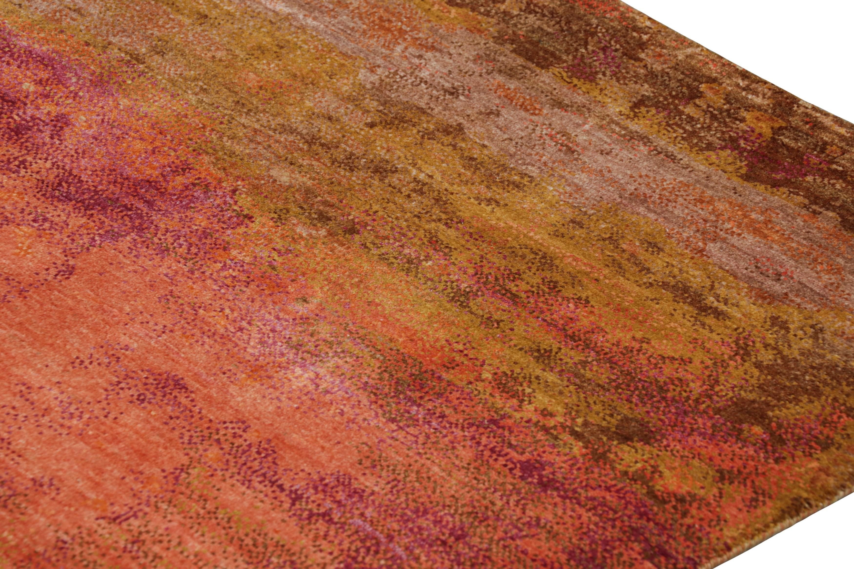 Der moderne abstrakte Teppich von Rug & Kilim in Braun-, Rosa- und Orangetönen (Moderne) im Angebot