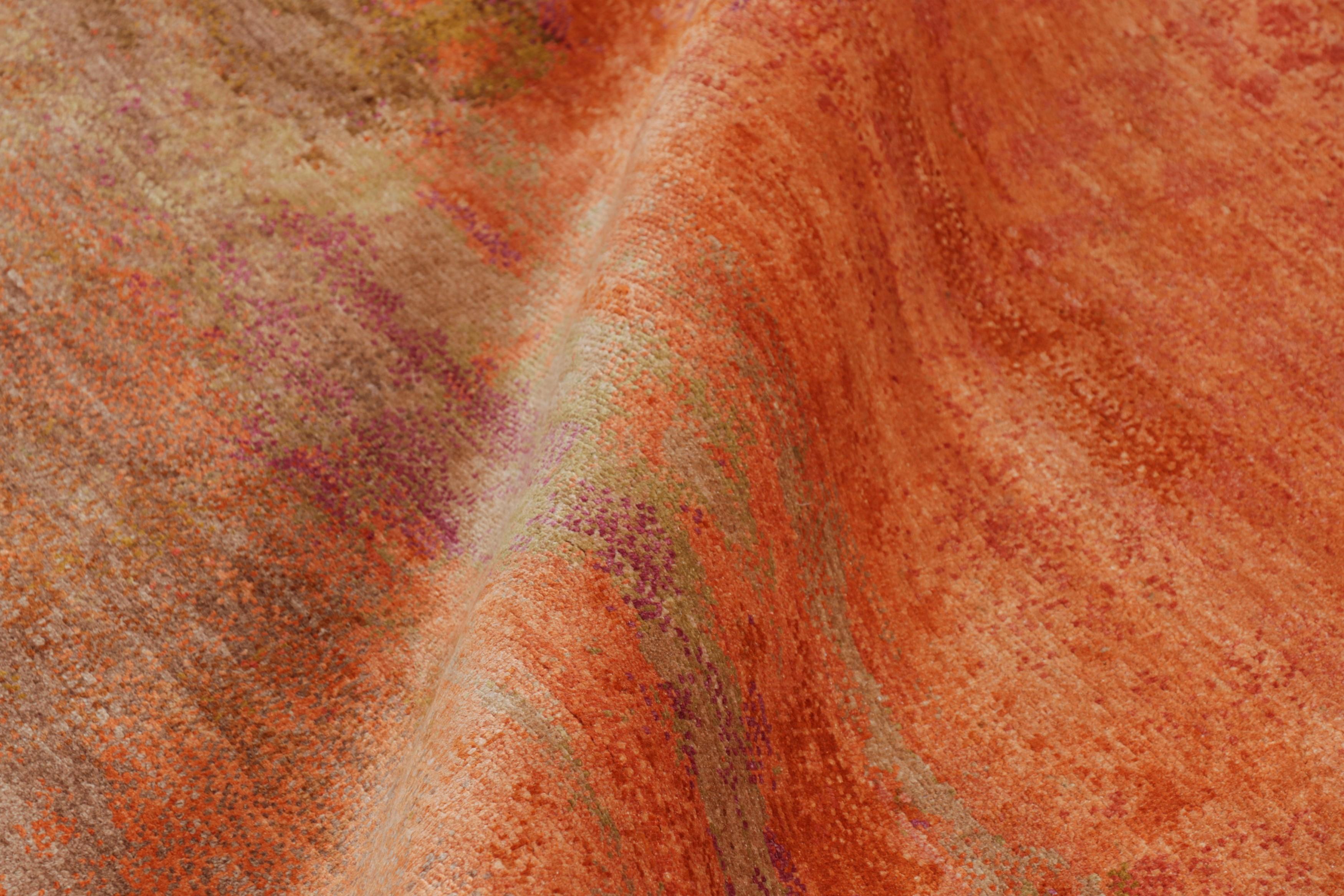 Der moderne abstrakte Teppich von Rug & Kilim in Braun-, Rosa- und Orangetönen (21. Jahrhundert und zeitgenössisch) im Angebot