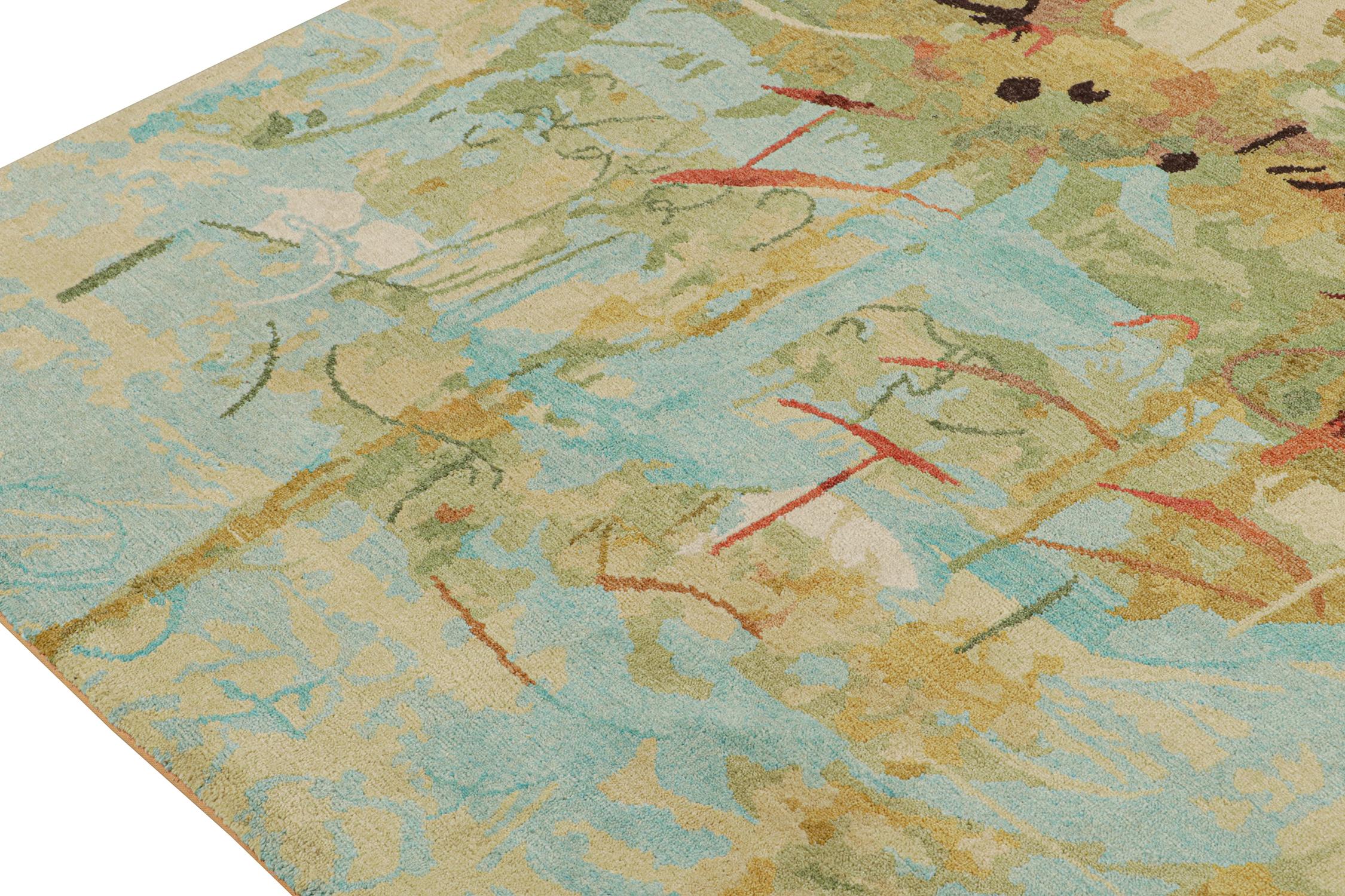 Annodato a mano Rug & Kilim: tappeto astratto moderno con motivi oro, arancione e blu in vendita