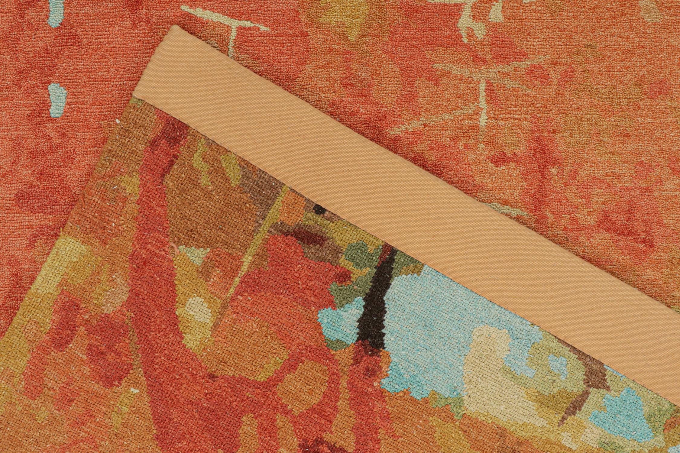 Alfombra abstracta moderna de Rug & Kilim con motivos dorados, naranjas y azules Siglo XXI y contemporáneo en venta