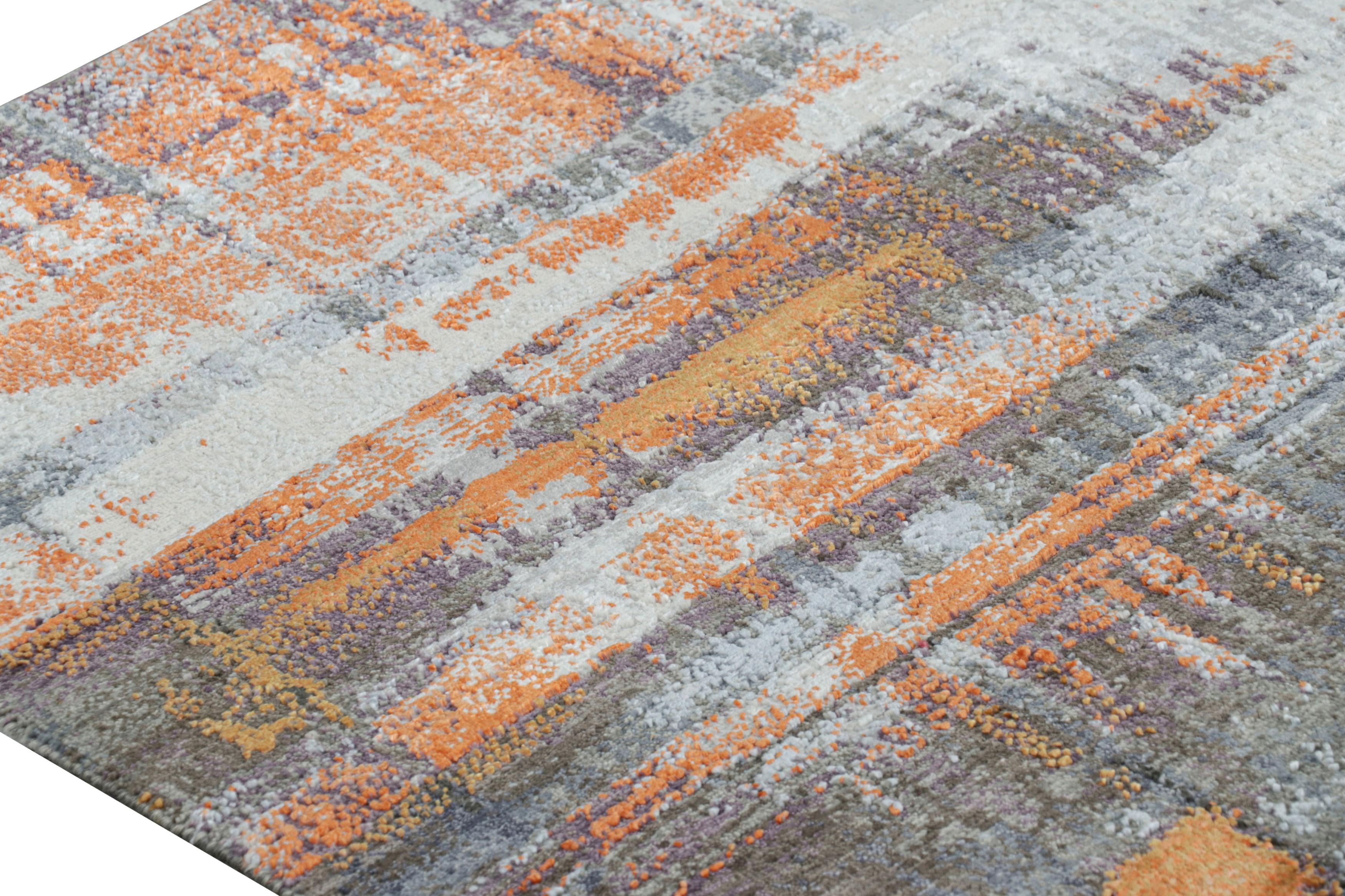 Der moderne abstrakte Teppich von Rug & Kilim in Grau- und Orangetönen (Moderne) im Angebot