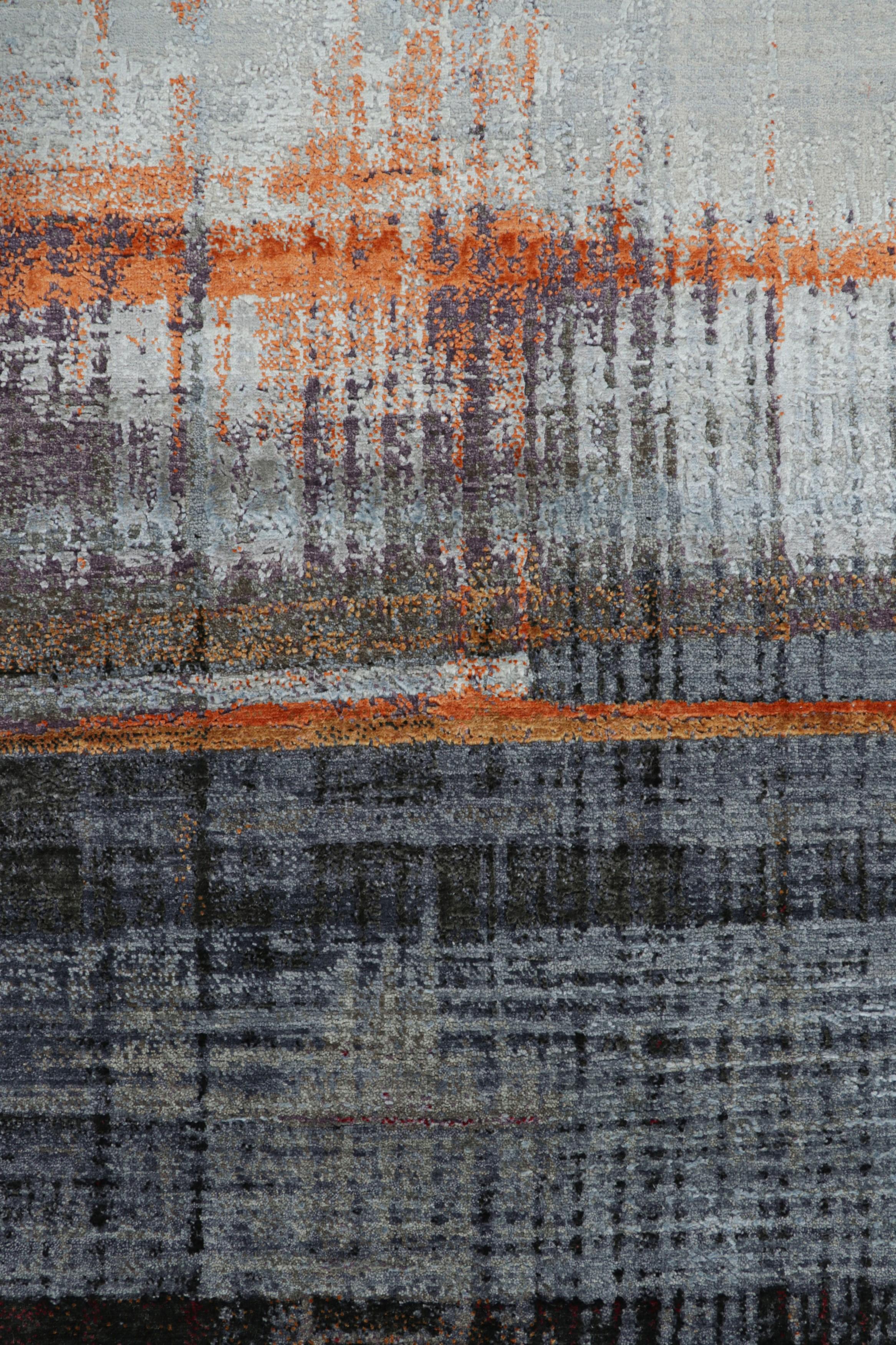 Der moderne abstrakte Teppich von Rug & Kilim in Grau- und Orangetönen im Zustand „Neu“ im Angebot in Long Island City, NY
