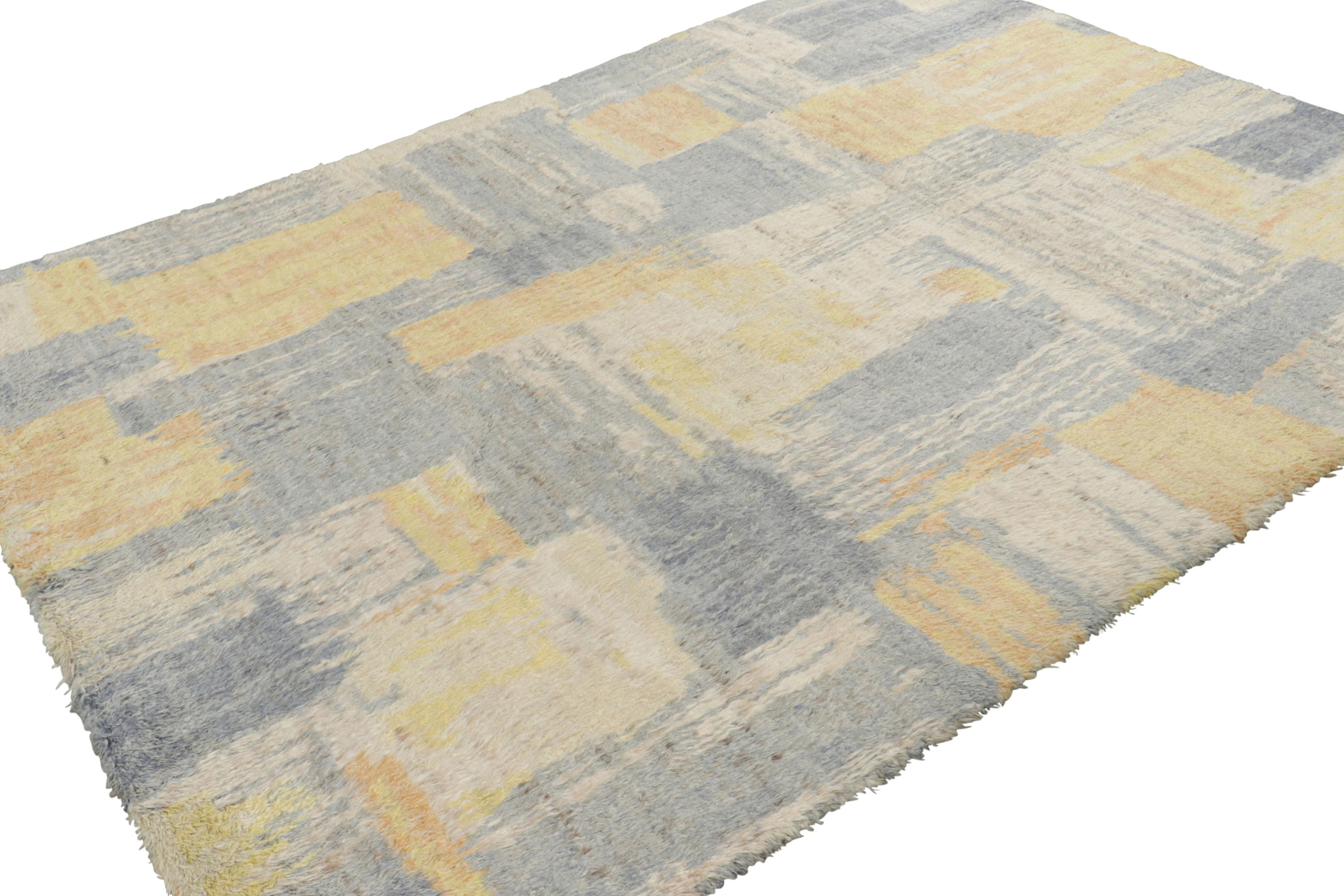 Alfombra moderna abstracta en tonos grises y amarillos de Rug & Kilim Pakistaní en venta