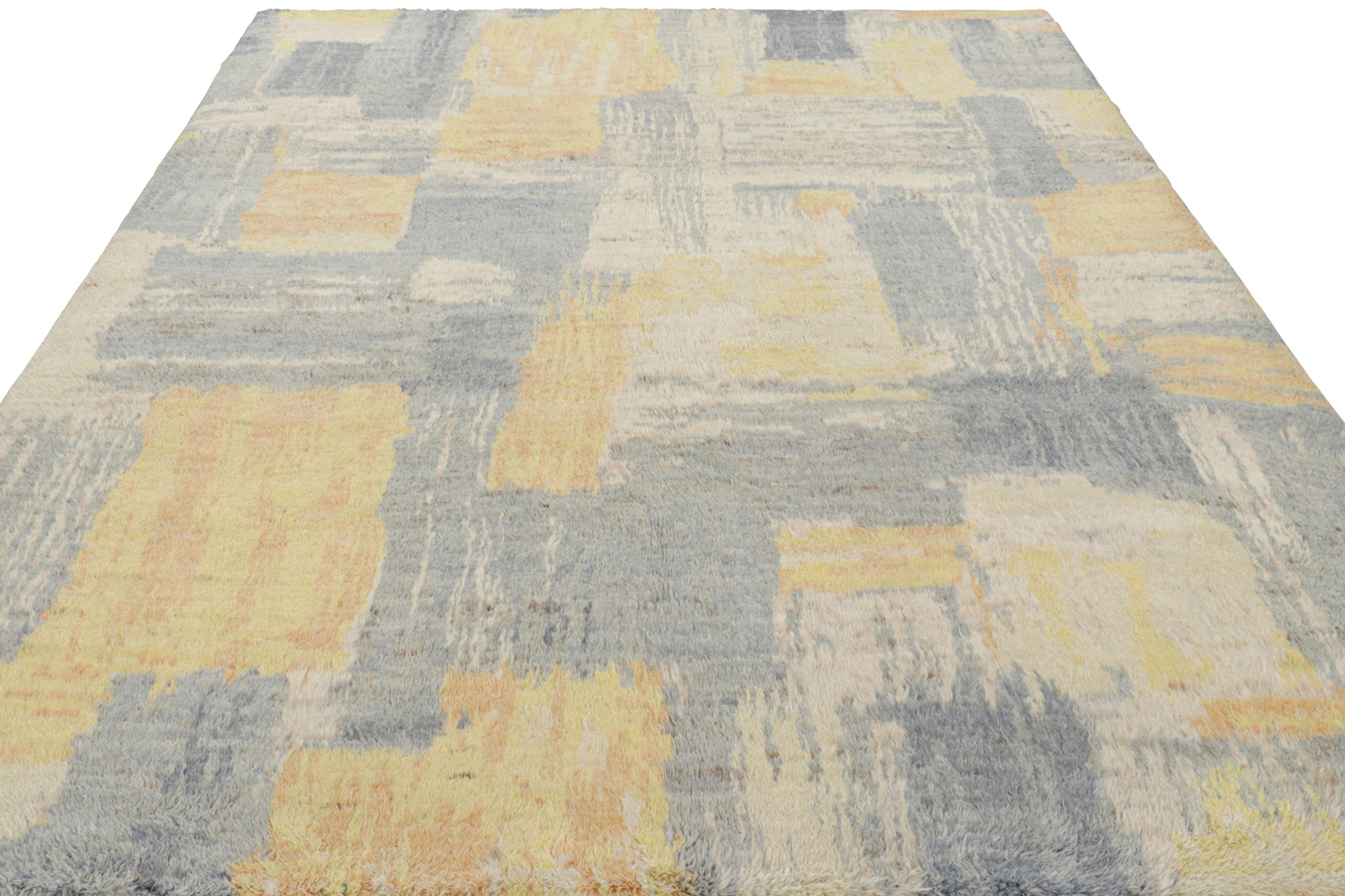 Alfombra moderna abstracta en tonos grises y amarillos de Rug & Kilim Anudado a mano en venta