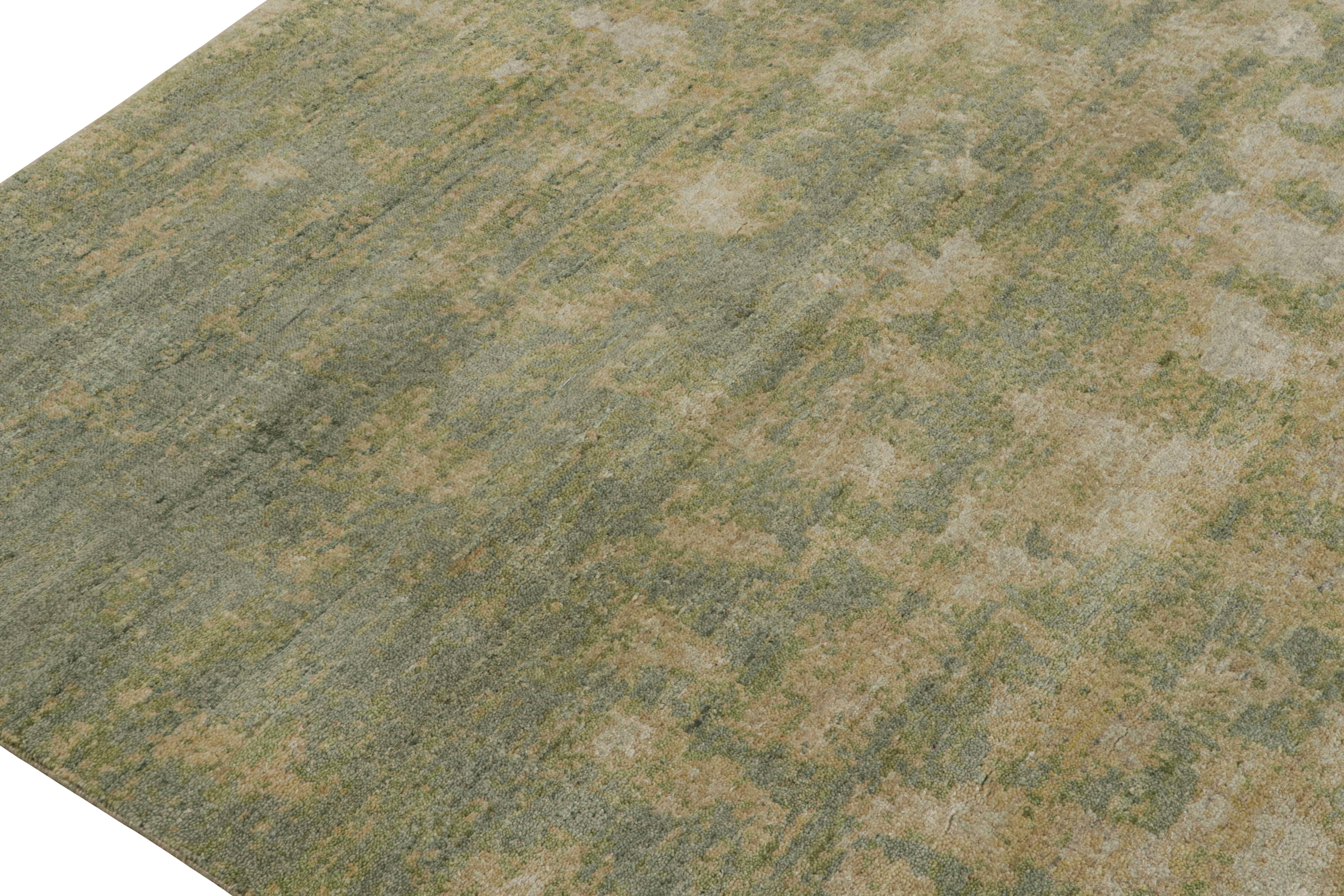 Noué à la main Rug & Kilim's Modern Abstract Rug in Green with Painterly Pattern (tapis abstrait moderne en vert avec motif peint) en vente