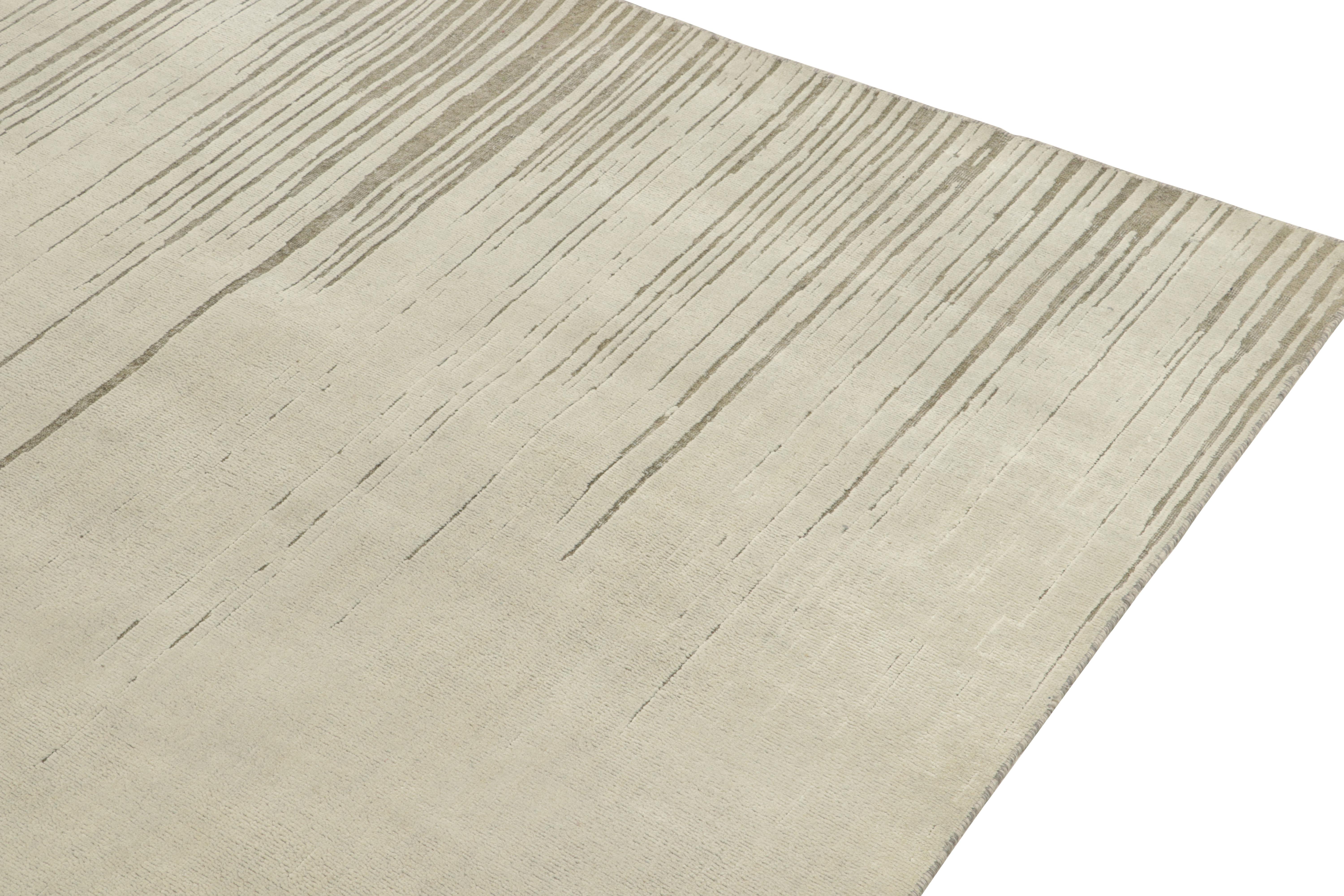 Rug & Kilim’s Modern Abstract Rug in Grey, Beige and Blue Painterly Patterns In New Condition For Sale In Long Island City, NY