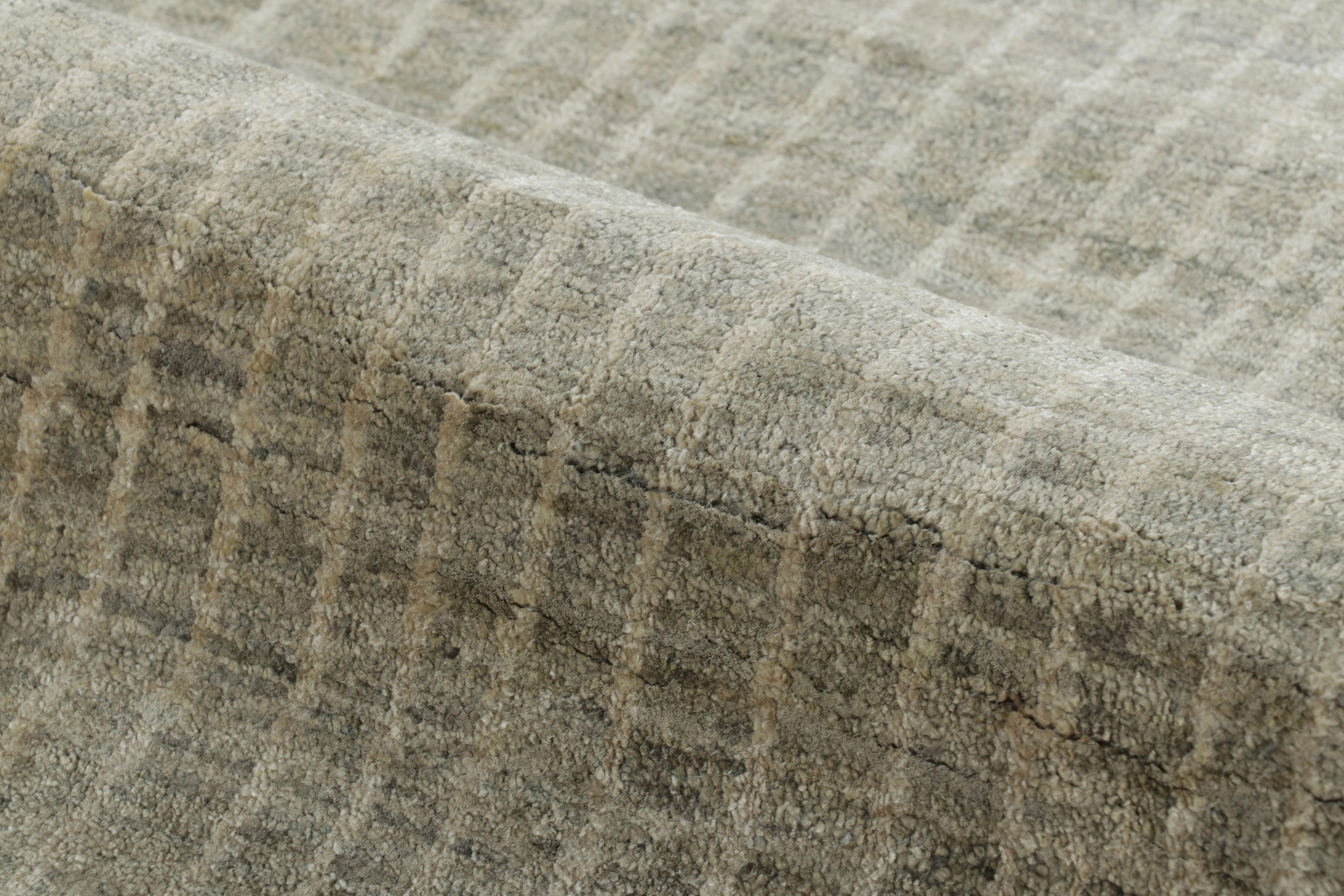 Alfombra Abstracta Moderna de Rug & Kilim en Salvia Luminoso y Marfil, Geometría Sutil en Nuevo estado para la venta en Long Island City, NY