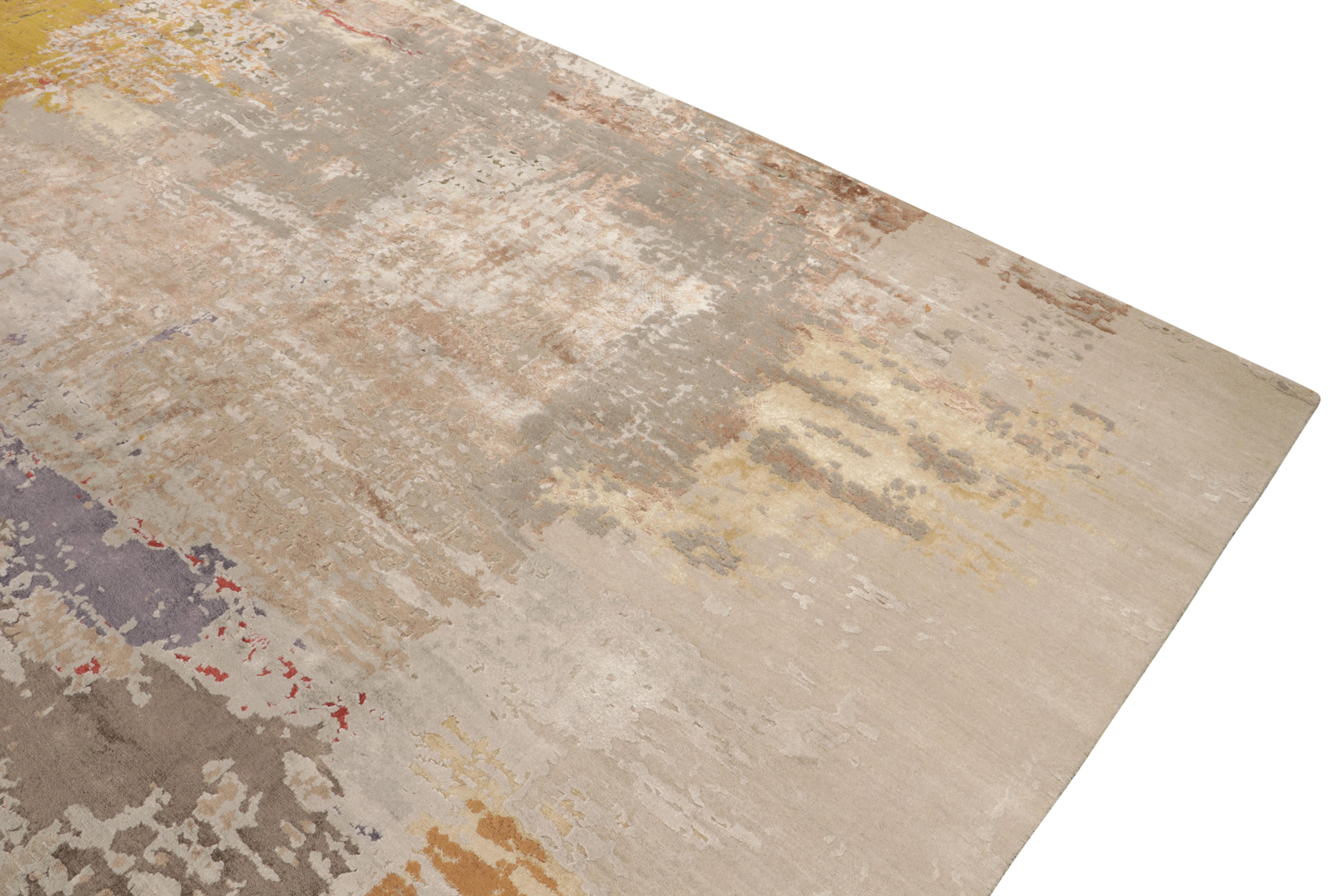Moderner abstrakter Teppich von Teppich & Kilims mit malerischem Muster in Rosa, Gold und Grau im Zustand „Neu“ im Angebot in Long Island City, NY