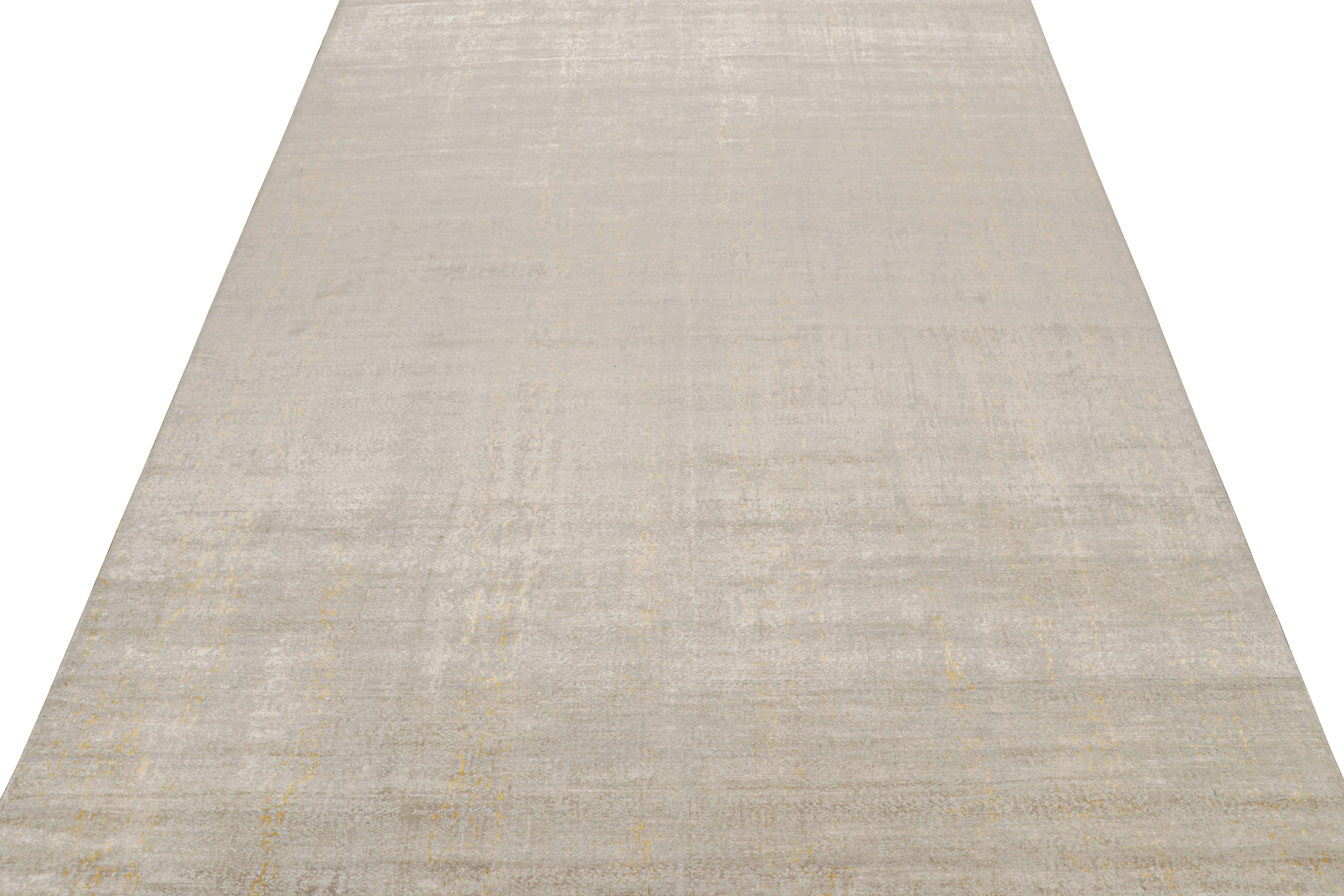 Hand-Knotted Rug & Kilim’s Modern Abstract rug in Silver & Gold For Sale