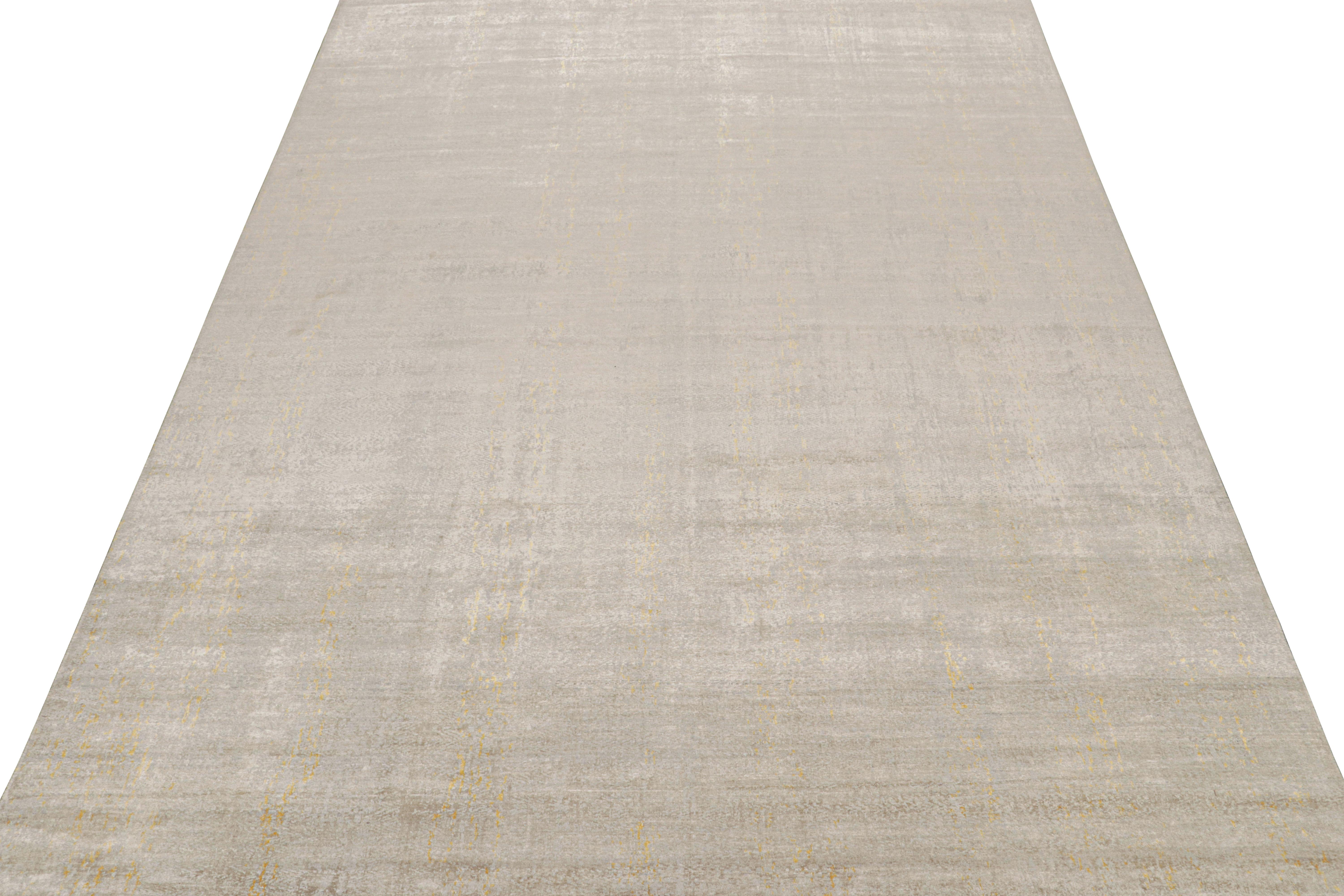 Indien Rug & Kilim’s Modern Abstract rug in Silver & Gold en vente