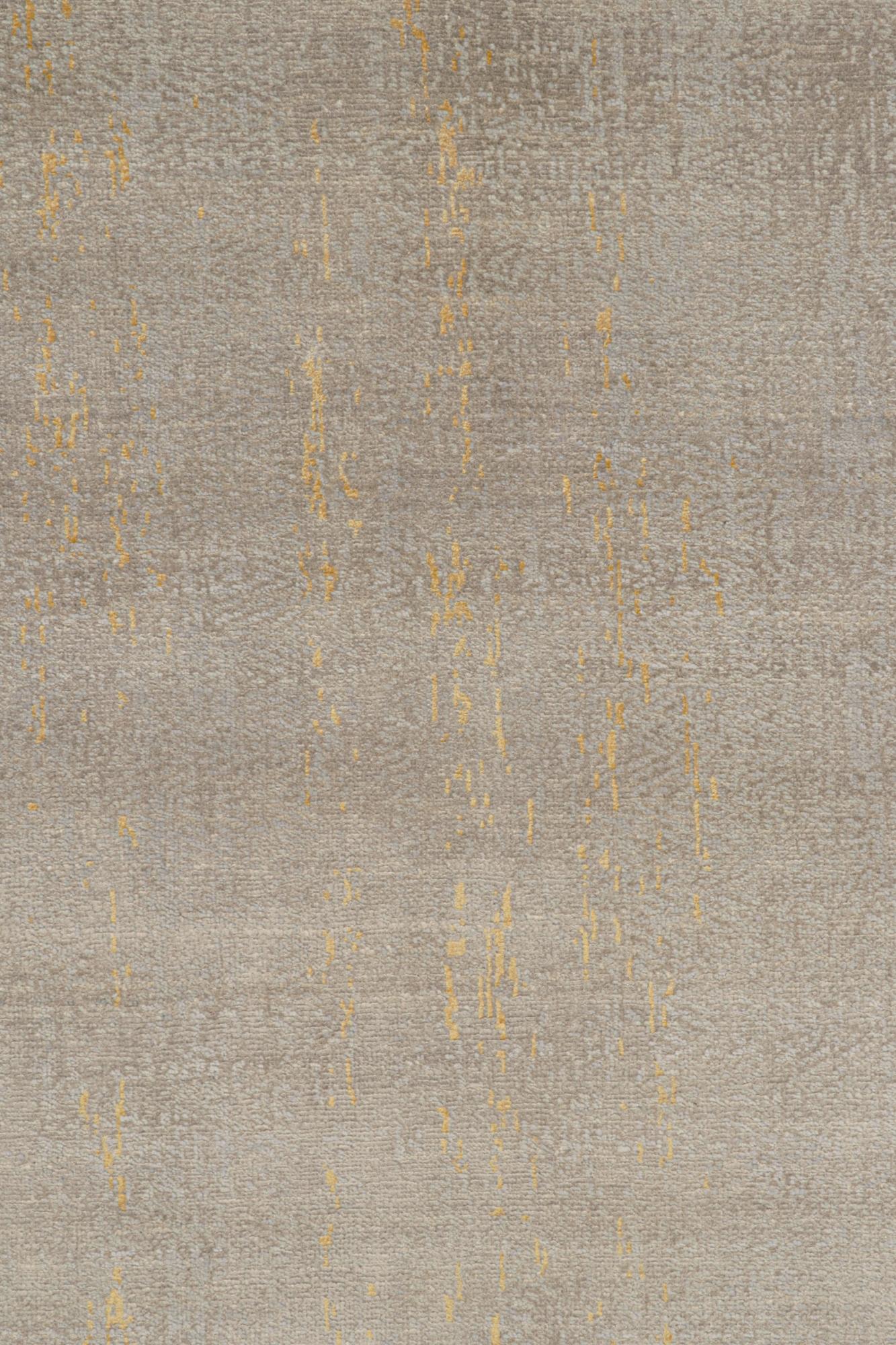 Contemporary Rug & Kilim’s Modern Abstract rug in Silver & Gold For Sale