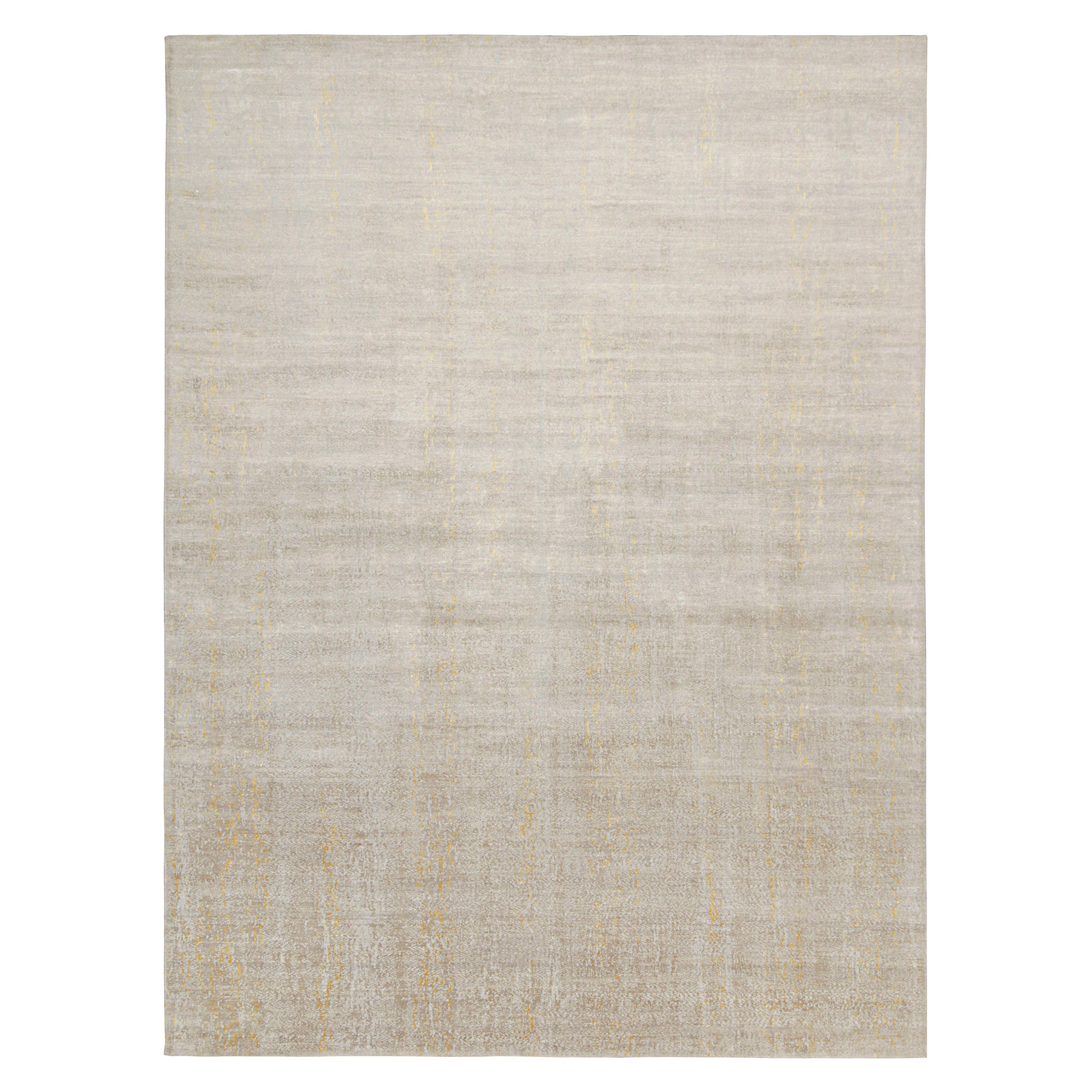 Rug & Kilim’s Modern Abstract rug in Silver & Gold