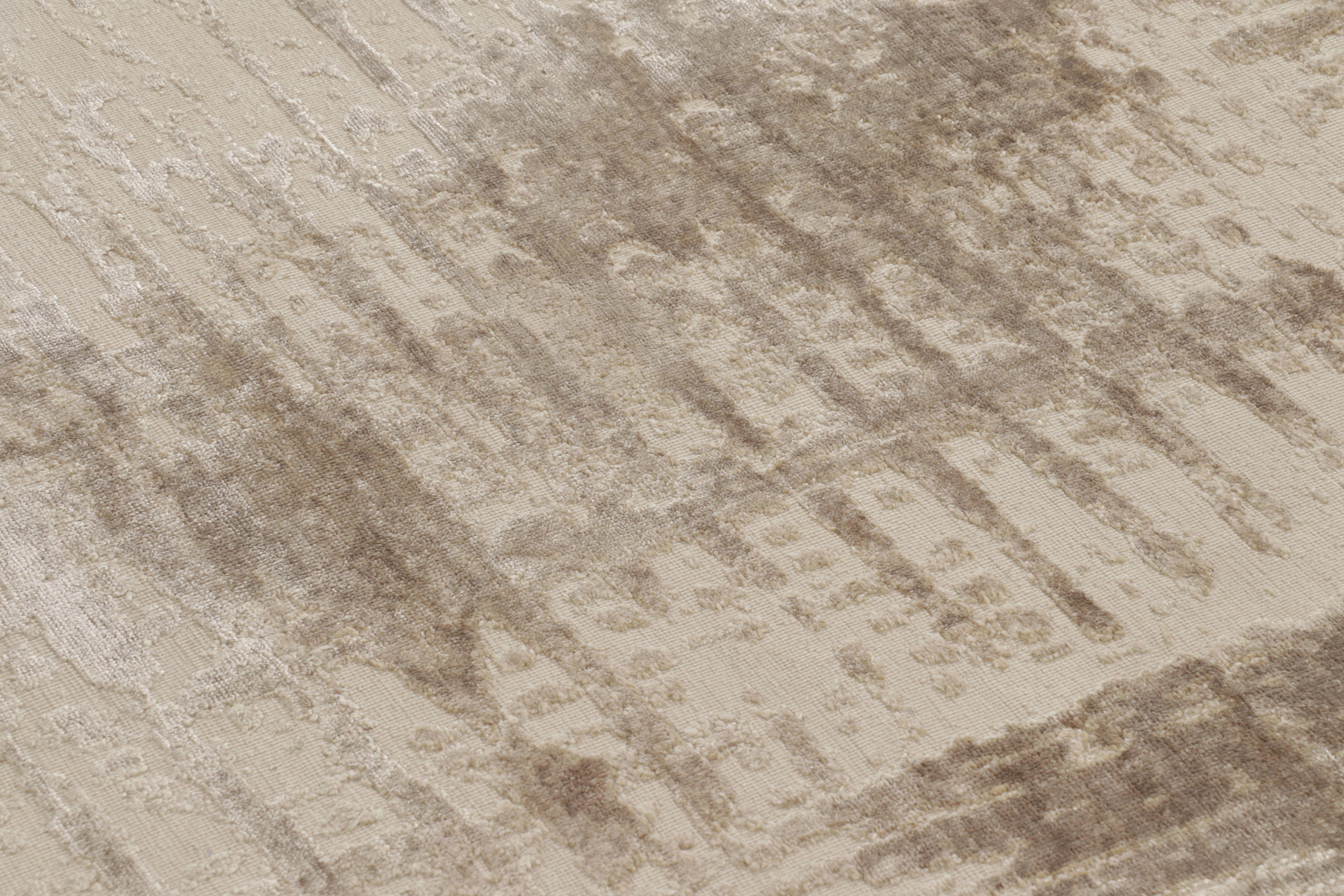 Moderner abstrakter Teppich von Rug & Kilim in Taupe und Elfenbeinfarbe im Zustand „Neu“ im Angebot in Long Island City, NY