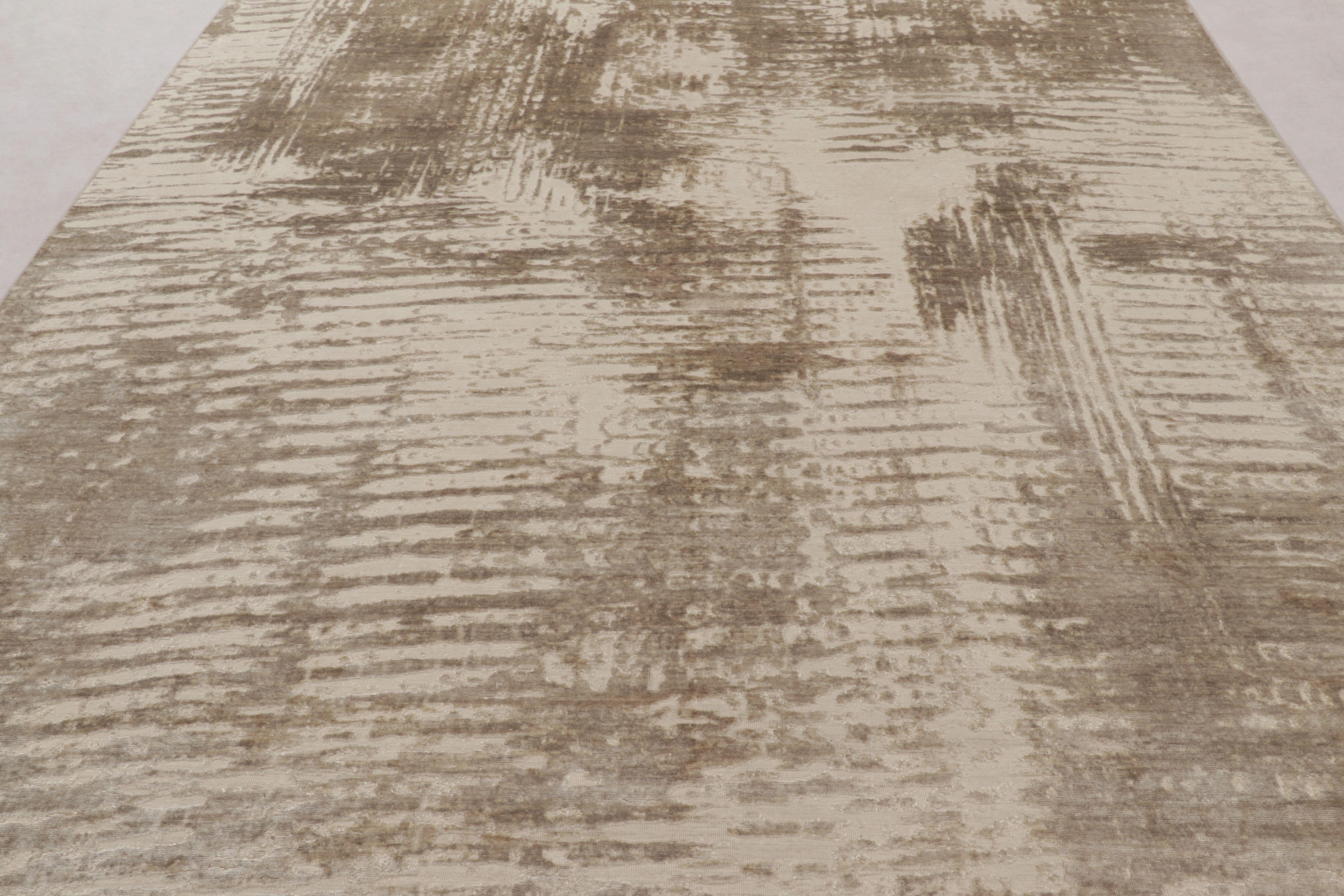 Moderner abstrakter Teppich von Rug & Kilim in Taupe und Elfenbeinfarbe (21. Jahrhundert und zeitgenössisch) im Angebot