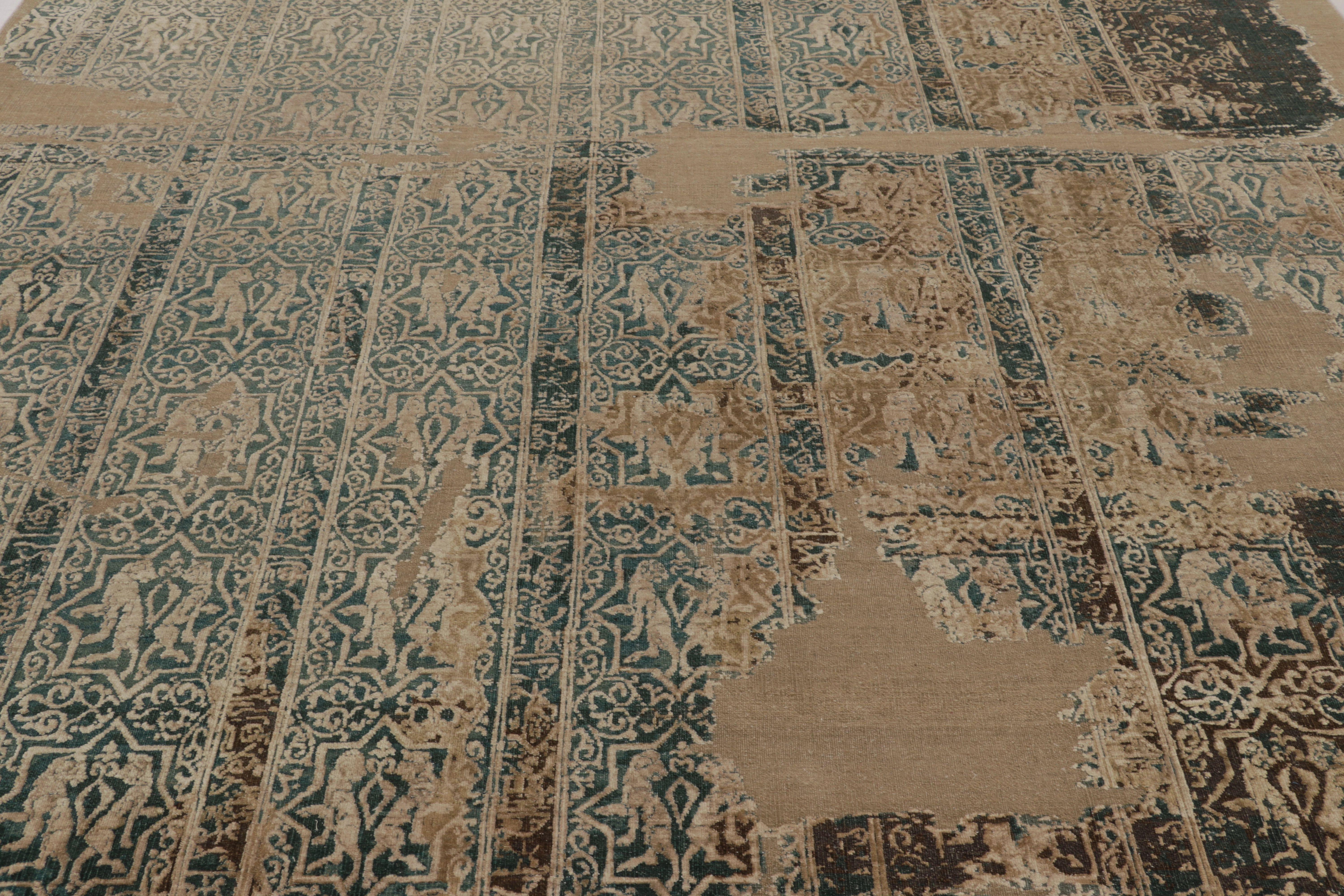 Esta excepcional alfombra de 9x12 es el comienzo de una nueva línea de la Colección Moderna de Rug & Kilim; una nueva y atrevida serie que enfatiza un enfoque inesperado de los diseños en capas. Un entramado geométrico tradicional en verde azulado