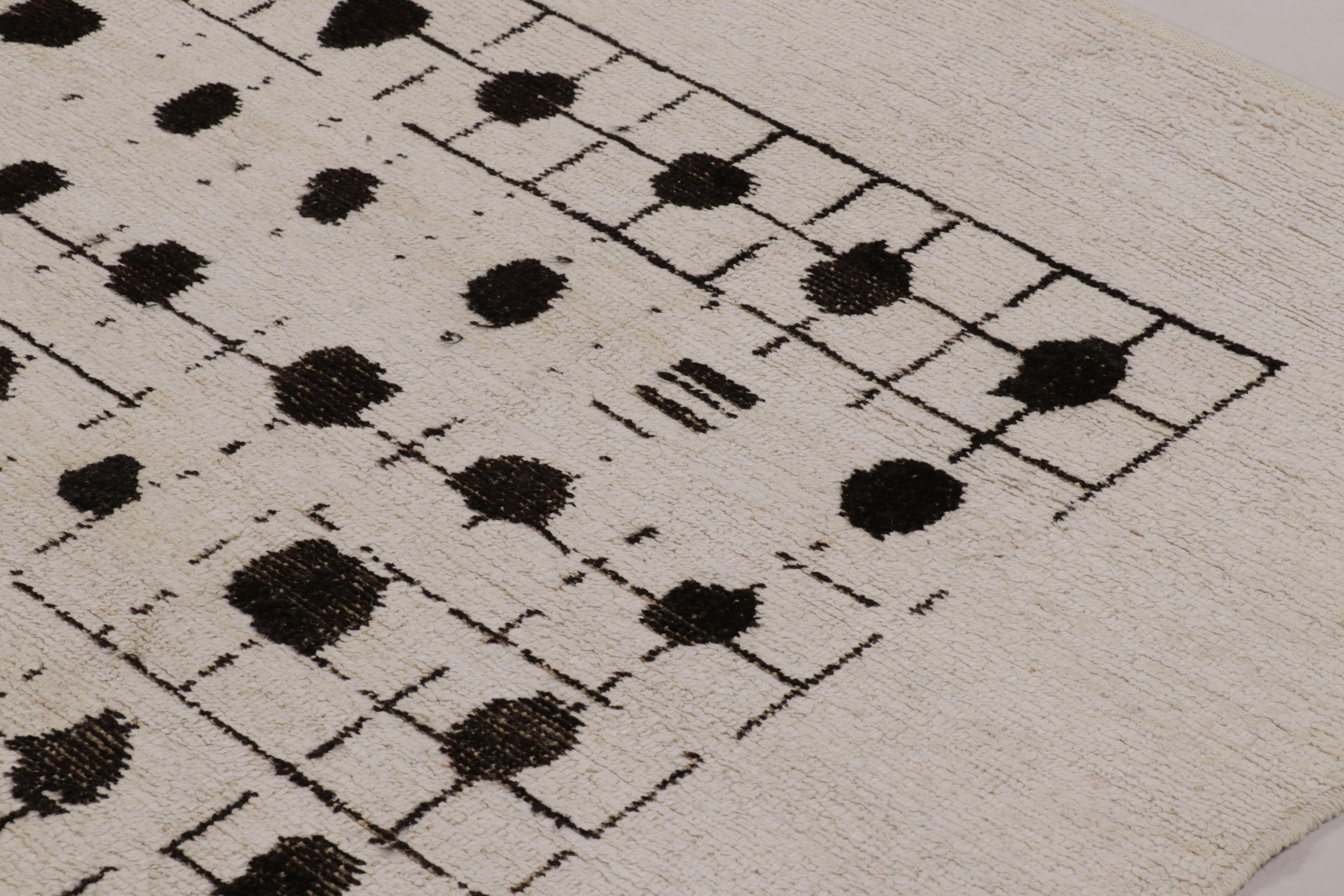 Annodato a mano in lana pregiata, questo tappeto unico 9x12 è un'affascinante novità della collezione Modern di Rug & Kilim. Questo design presenta un concetto singolare e astratto che esplora la geometria del punto e della linea. 

Sul