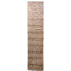 Tapis de couloir moderne abstrait en laine et soie marron beige de Rug & Kilim