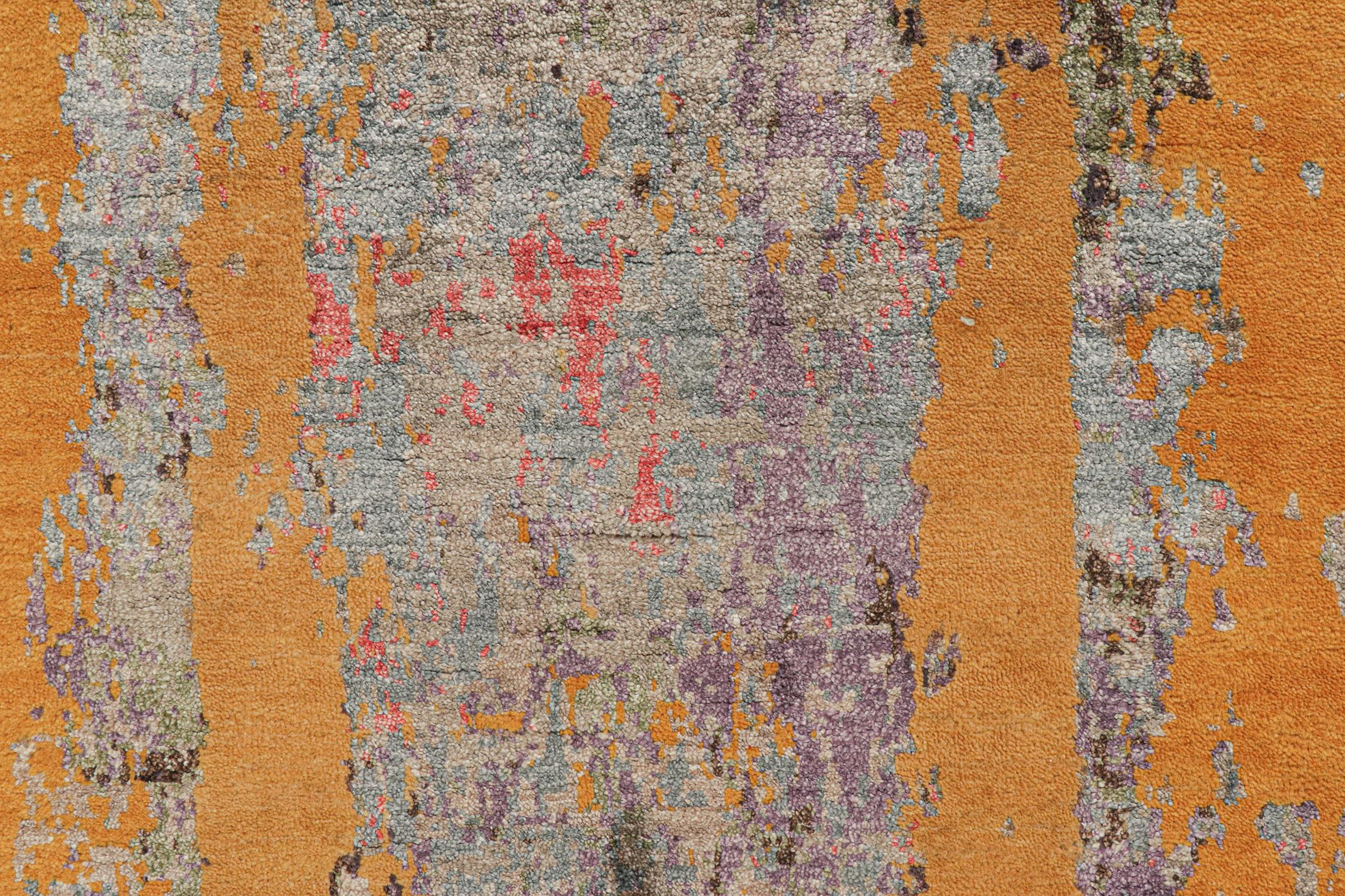 Modern abstrakter Läufer von Rug & Kilim in Blau mit Goldmustern im Zustand „Neu“ im Angebot in Long Island City, NY