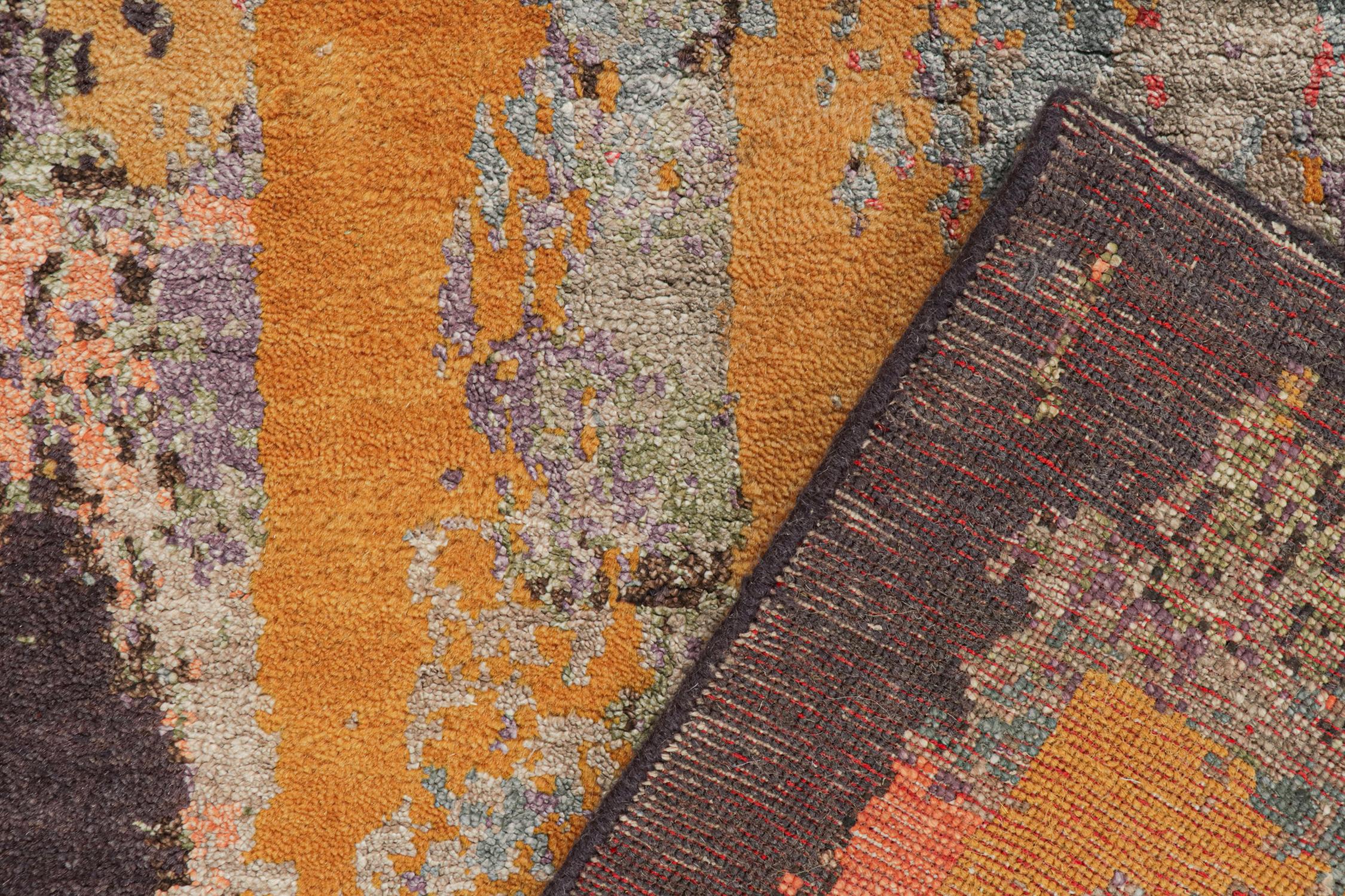 Modern abstrakter Läufer von Rug & Kilim in Blau mit Goldmustern (21. Jahrhundert und zeitgenössisch) im Angebot