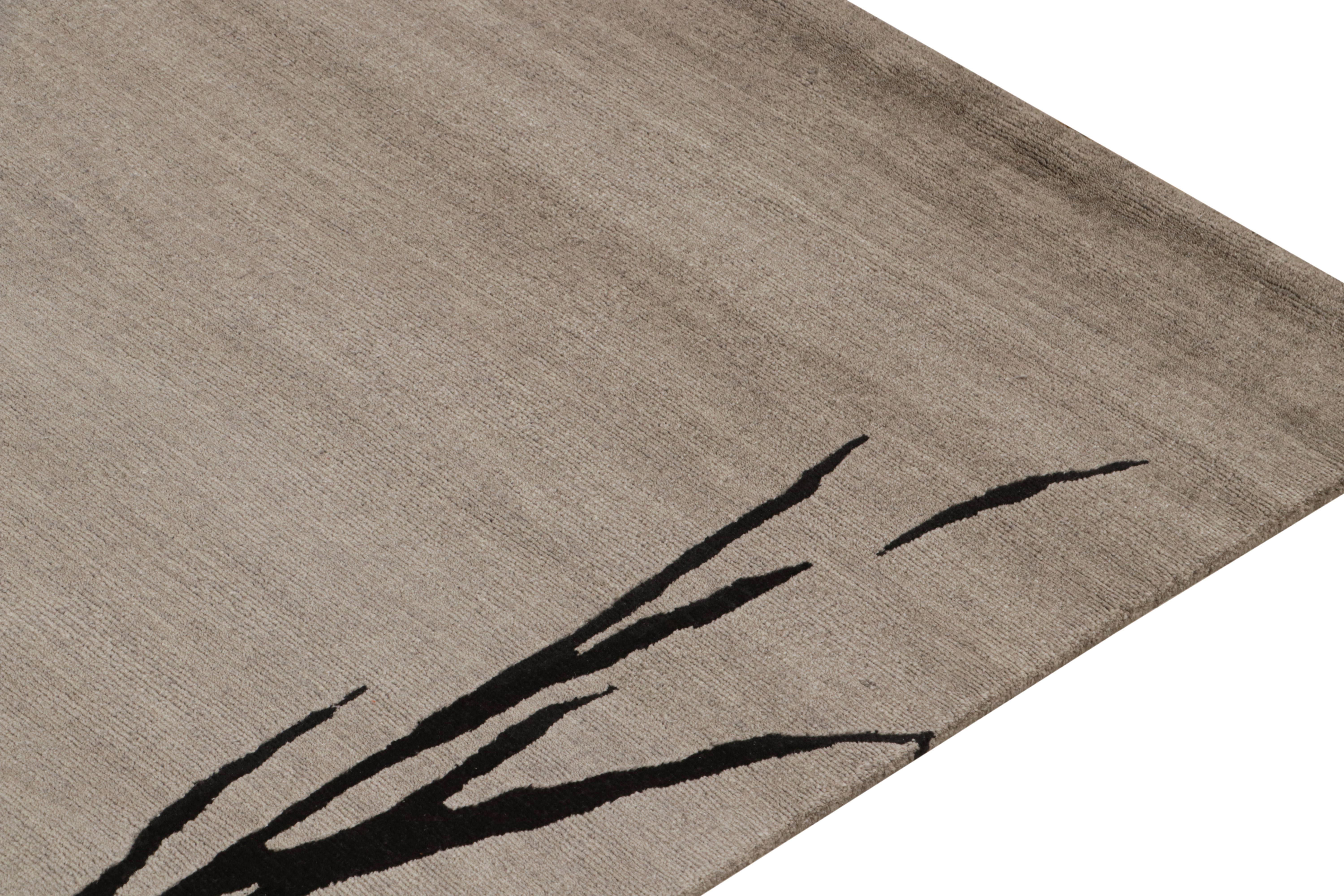 Rug & Kilim’s Modern Abstract Runner in Greige with Black Geometric Patterns In New Condition For Sale In Long Island City, NY