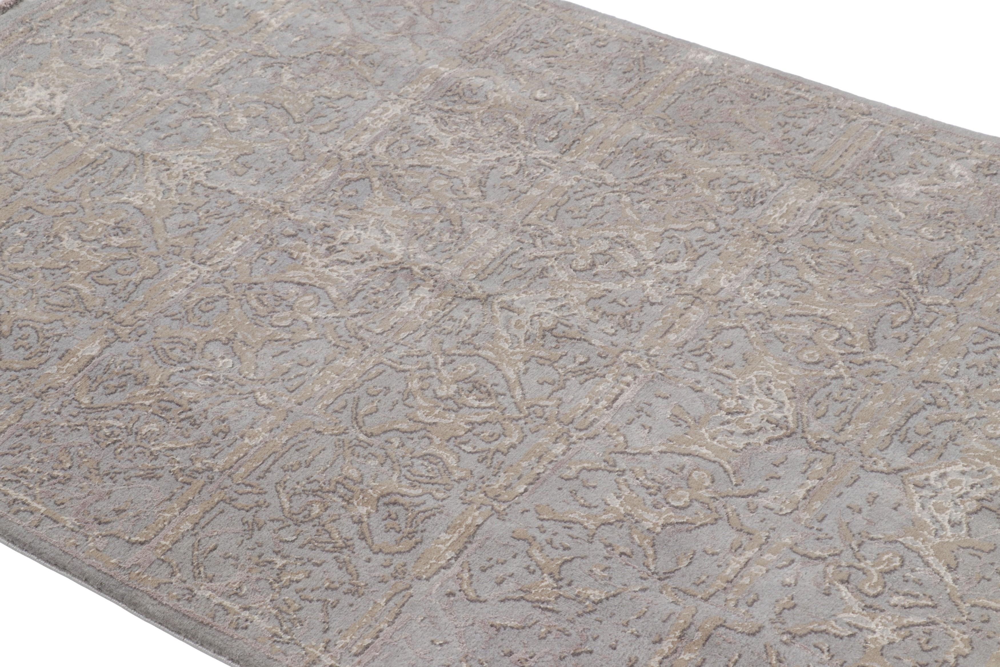 Annodato a mano in seta, questo tappeto runner 3x5 rappresenta una nuova linea audace della Rug & Kilim's Modern Collection, una serie di tappeti contemporanei realizzati da uno degli atelier e dei designer più talentuosi dell'artigianato