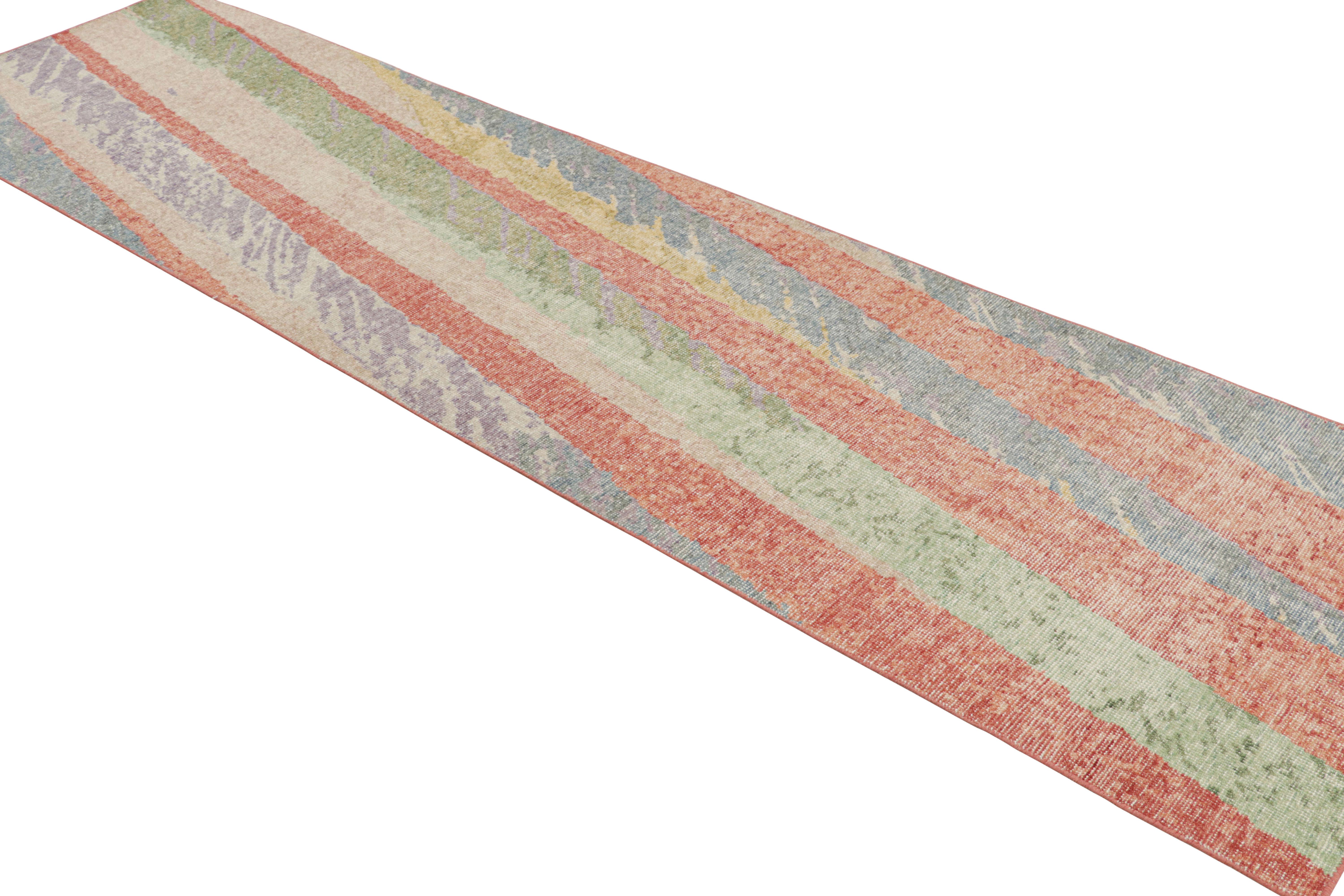 Dieser handgeknüpfte Wollteppich mit 3x12 abstrakten, polychromen, geometrischen Mustern ist eine neue Ergänzung der Homage-Kollektion.  

Über das Design: 

Dieser Läufer ist eine Neuheit unter den handgefertigten Teppichen der modernen