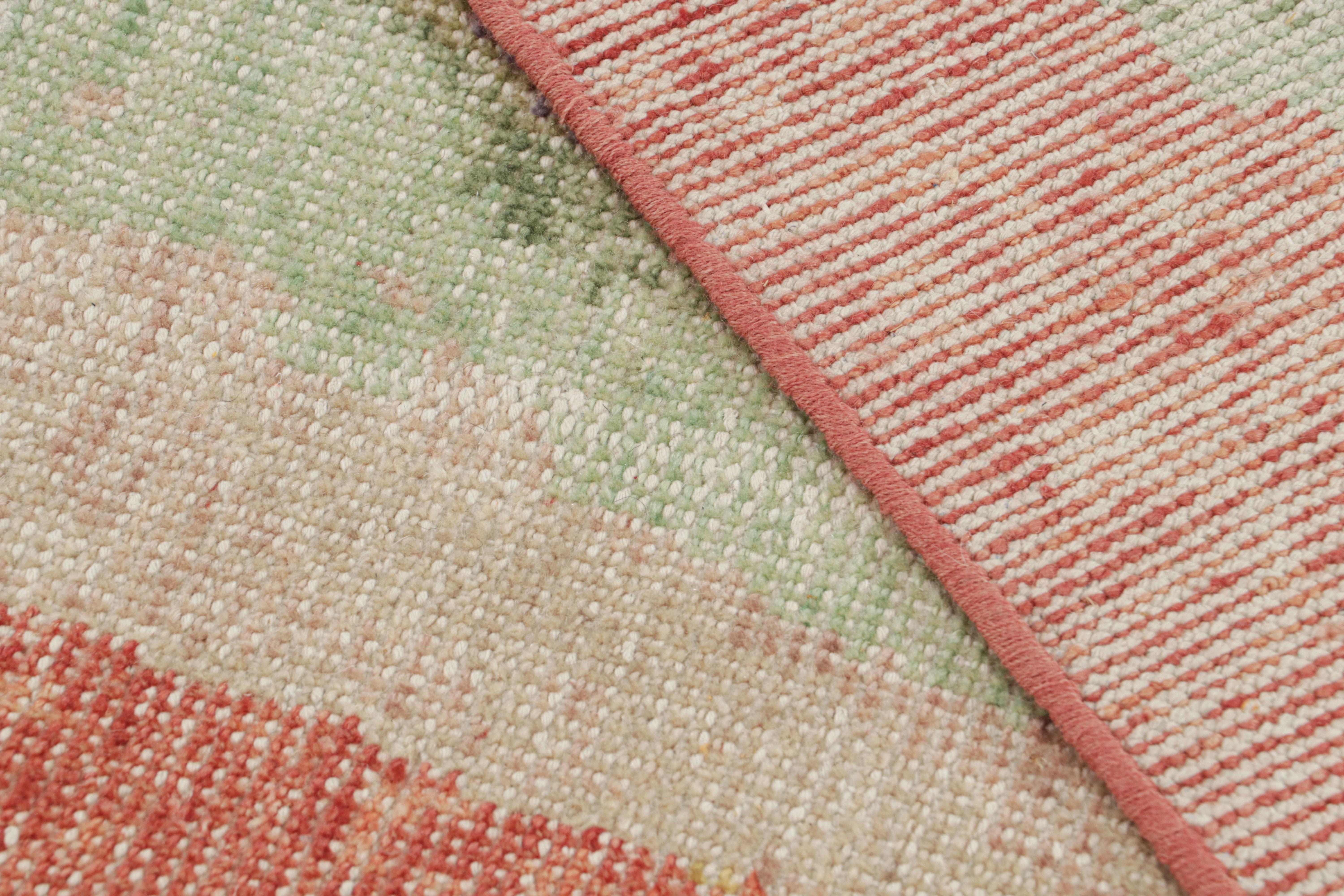 Rug & Kilim's Modern Abstract Runner Rug mit polychromen geometrischen Mustern (21. Jahrhundert und zeitgenössisch) im Angebot