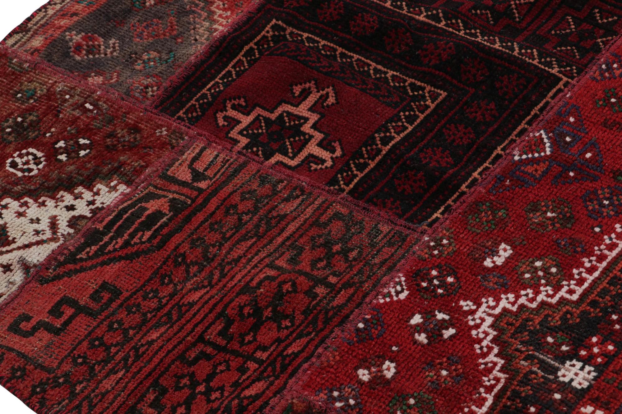 Rug & Kilim's Modern Afghan Tribal Patchwork Rug in Red, with Geometric Patterns (tapis patchwork afghan moderne à motifs géométriques) Neuf - En vente à Long Island City, NY