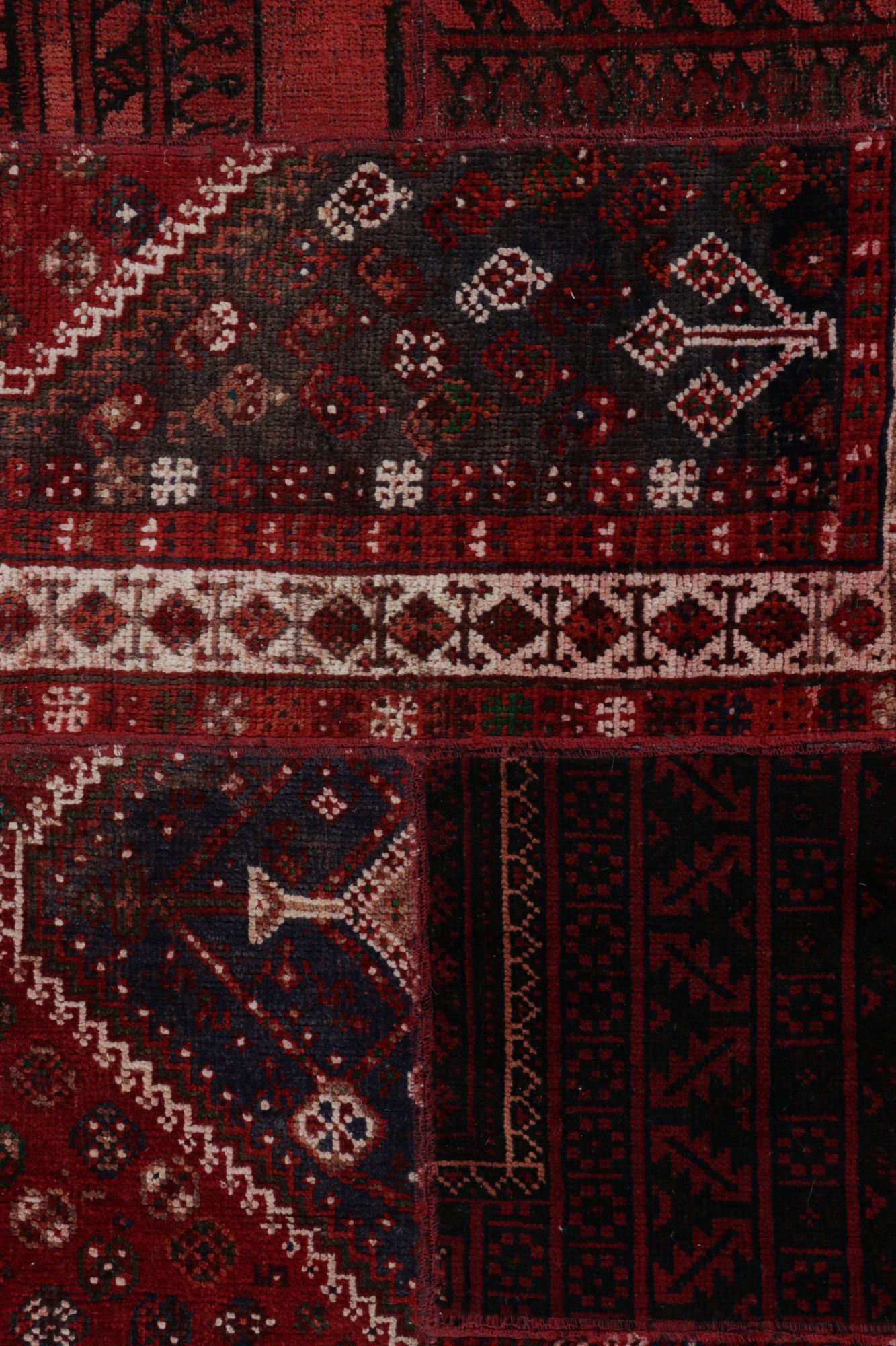 XXIe siècle et contemporain Rug & Kilim's Modern Afghan Tribal Patchwork Rug in Red, with Geometric Patterns (tapis patchwork afghan moderne à motifs géométriques) en vente
