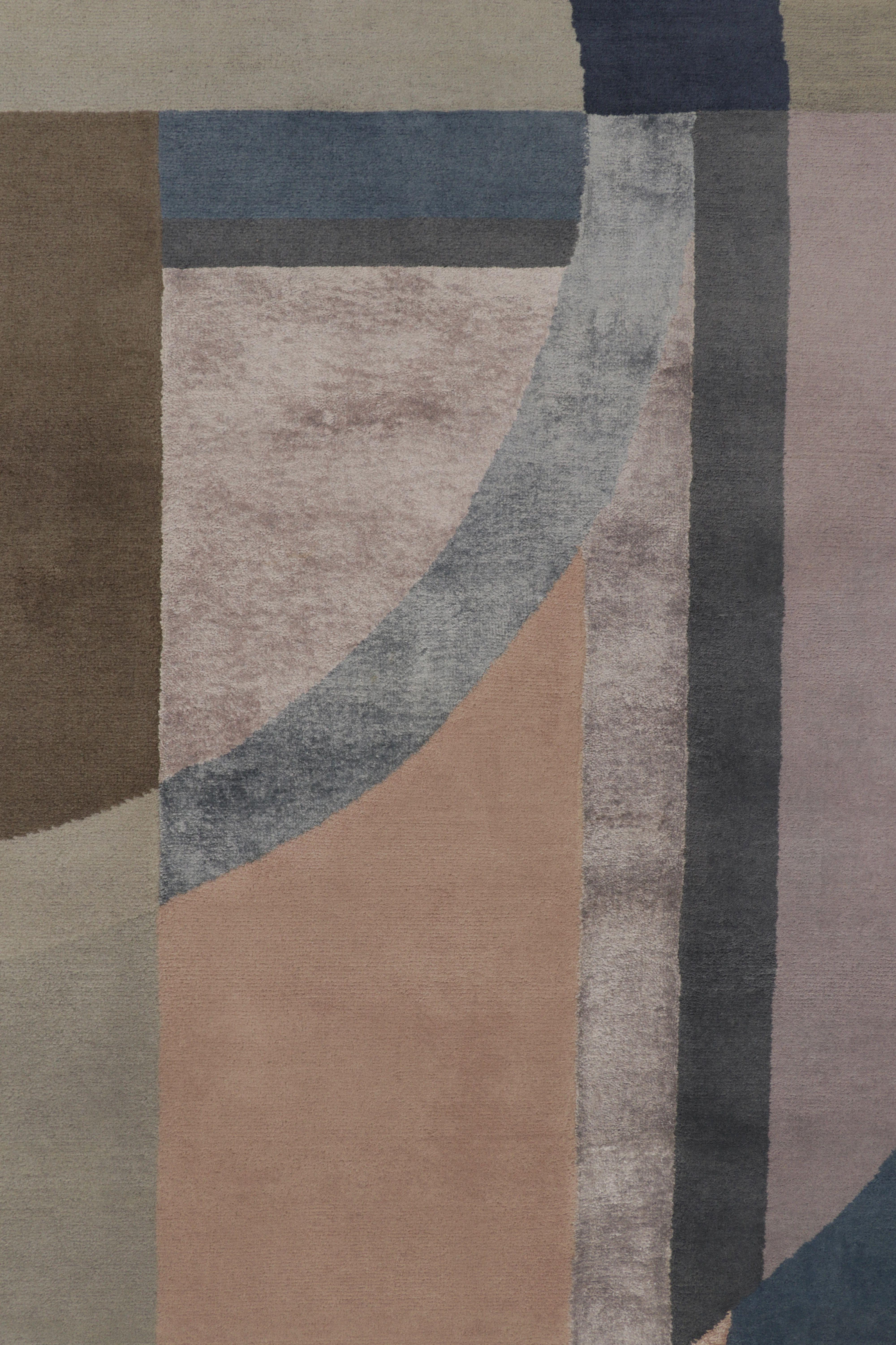 Annodato a mano Rug & Kilim è un tappeto moderno di ispirazione Art-Déco con collage geometrico blu e taupe. in vendita